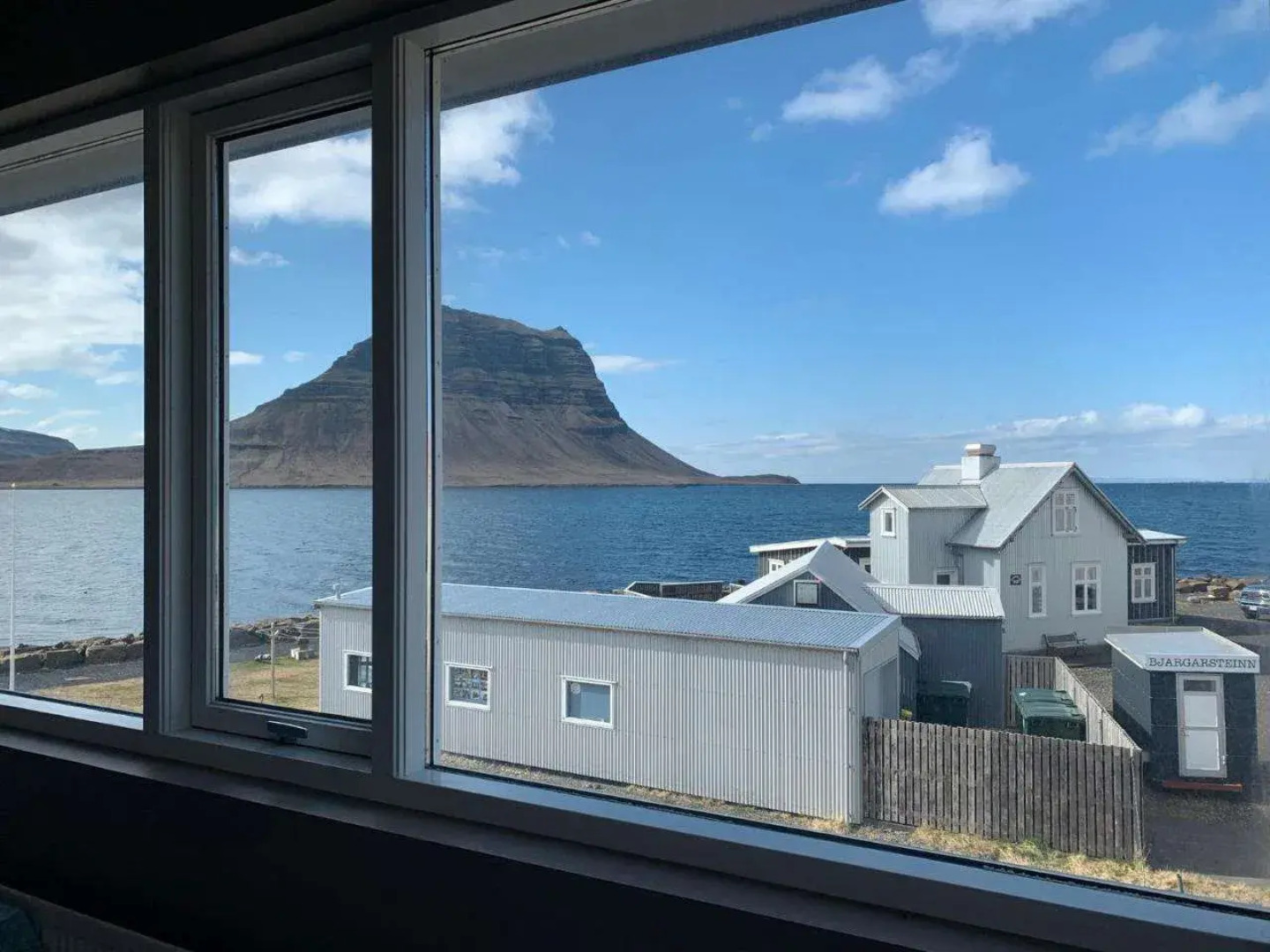 Stoð Guesthouse and apartments