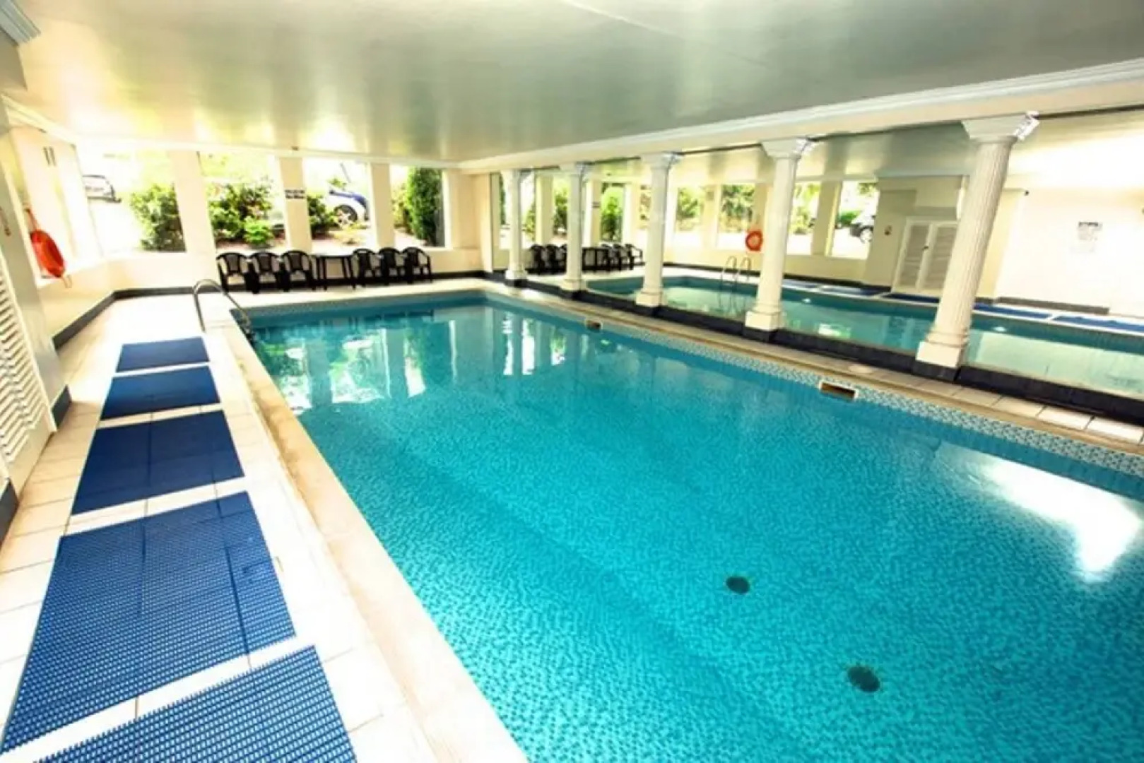 Edinburgh Apartment With Pool and Rooftop Views