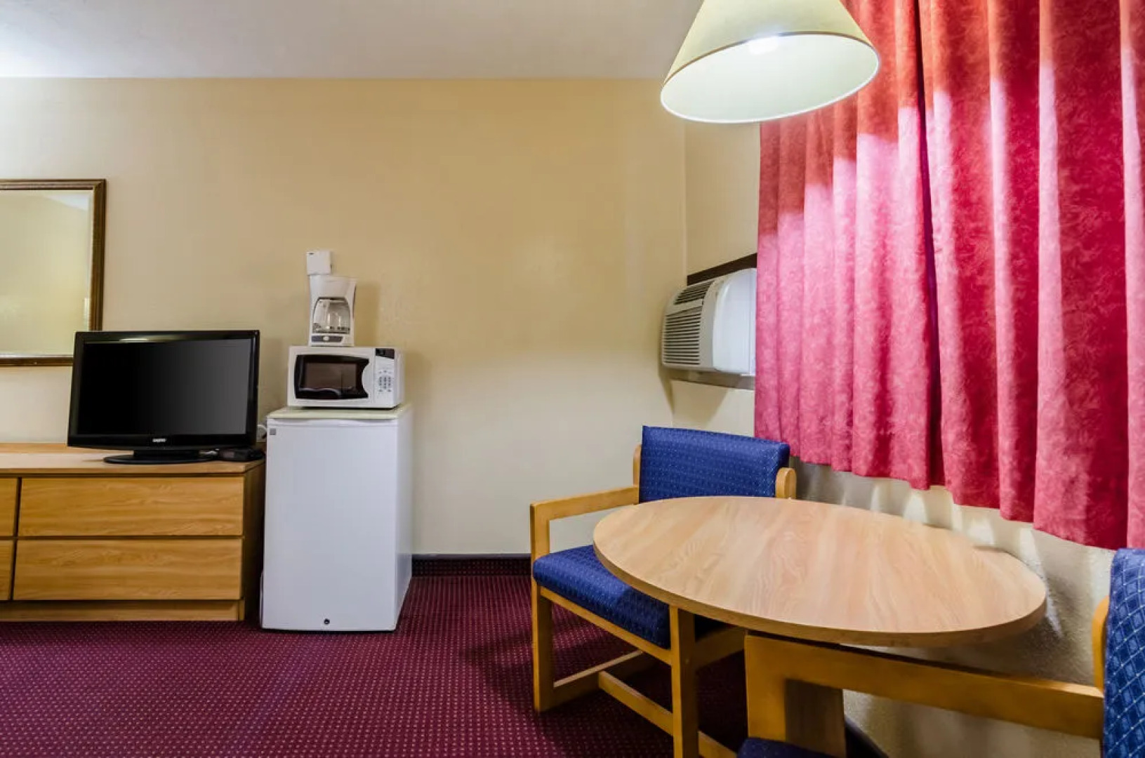 Econo Lodge Junction City I-70 Near Fort Riley