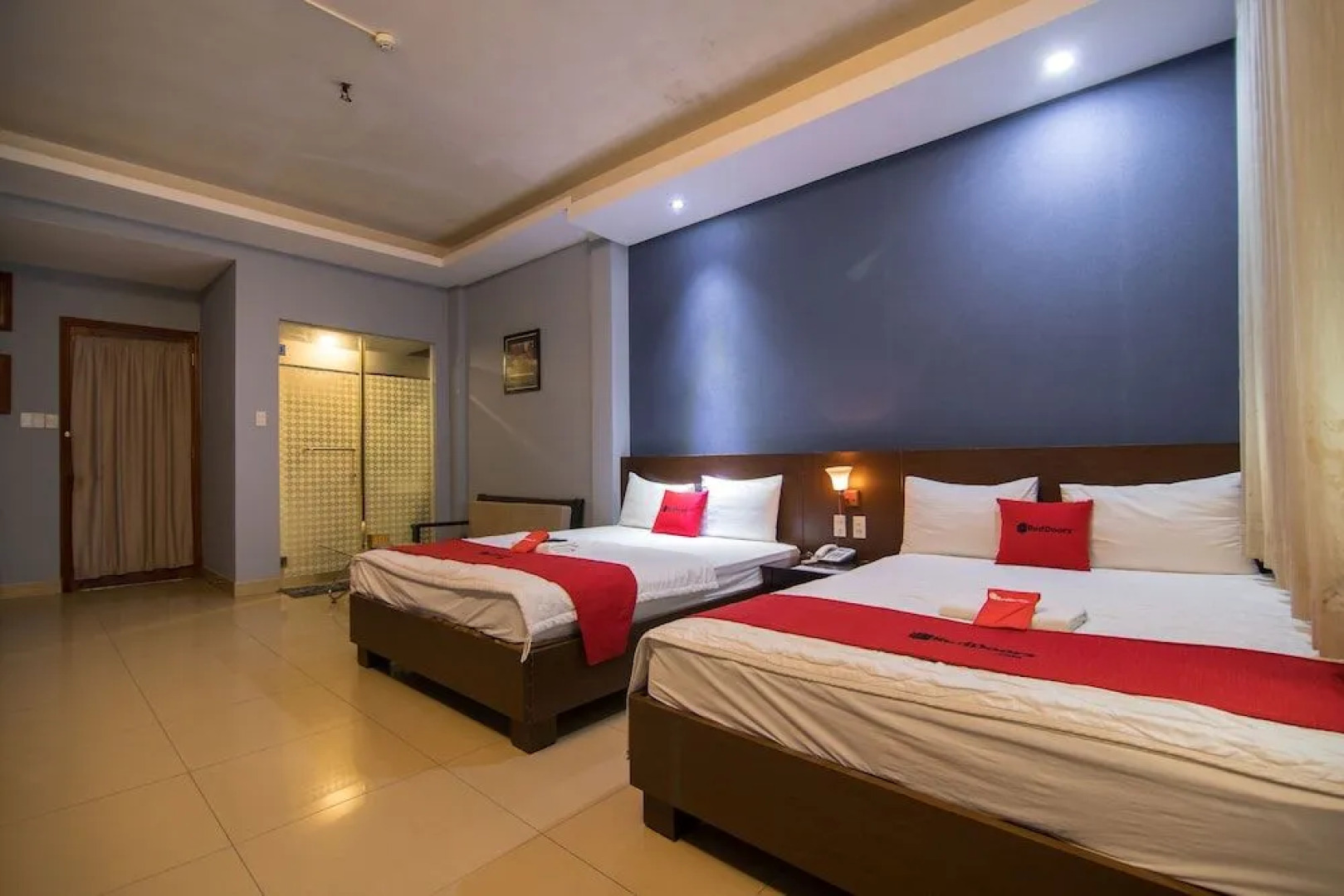 RedDoorz Near Tan Dinh Market 3