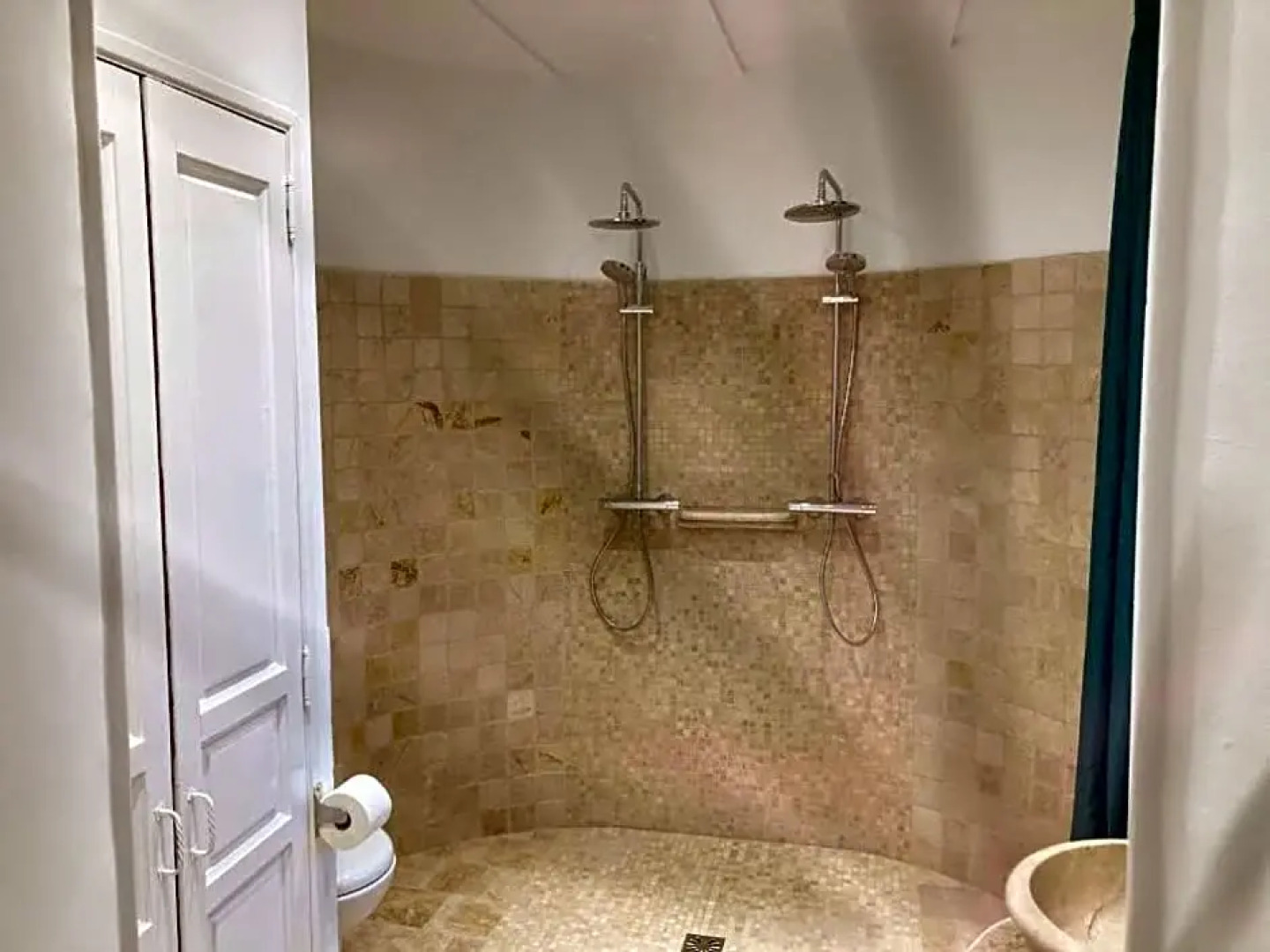 Domaine La Tour 4 SAISONS - Piscine Chauffée Toute l'année - SPA- JACUZZI-MASSAGE- SAUNA - Heated POOL - 800m City Centre Nyons