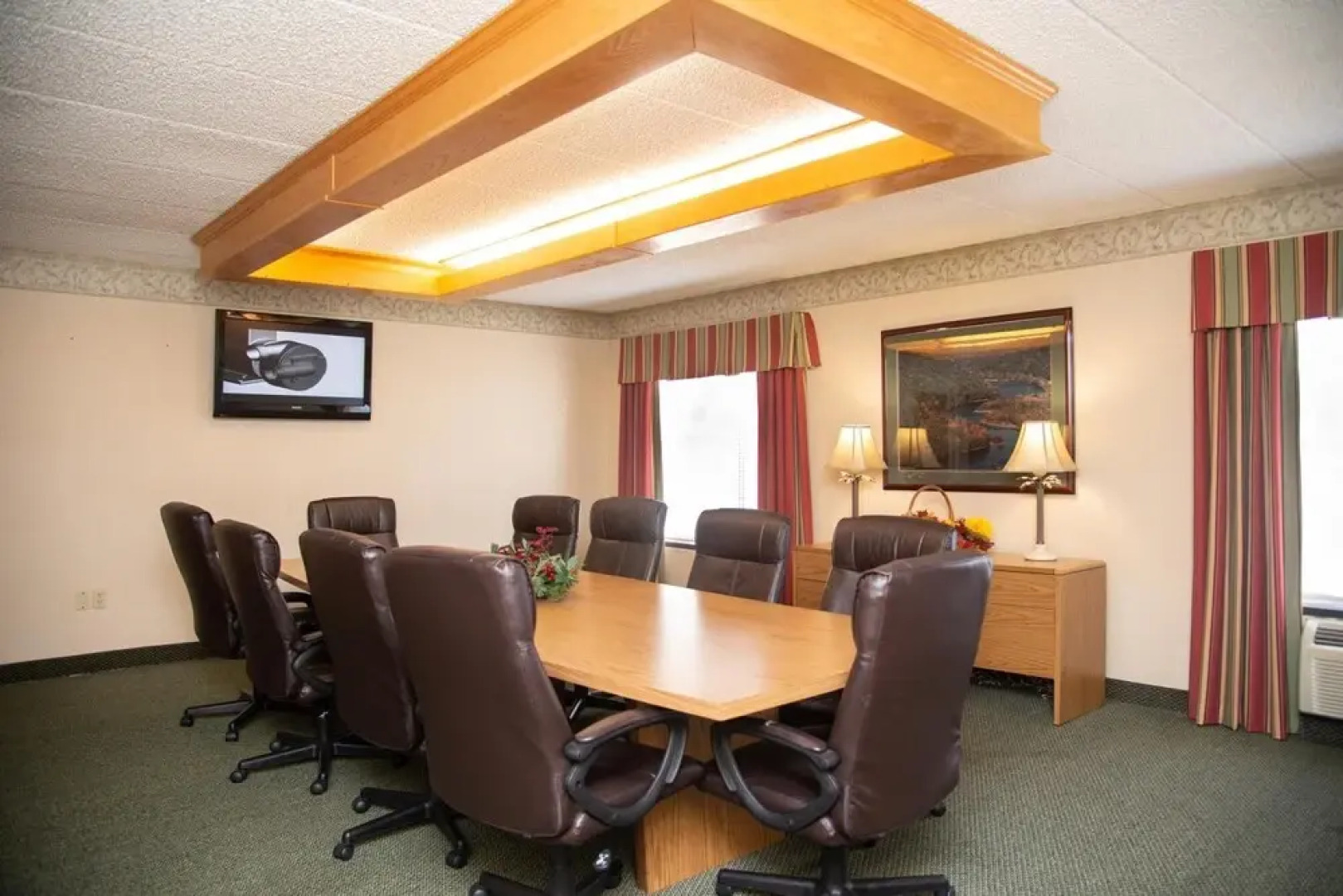 Holiday Lodge Hotel & Conference Center