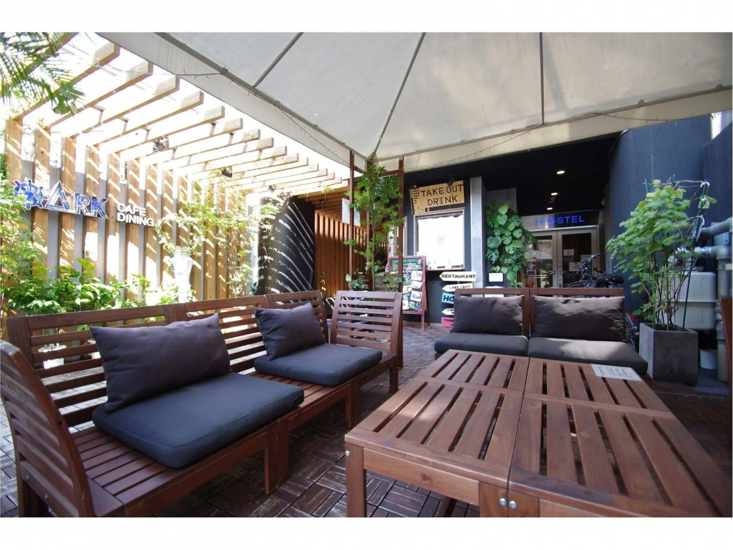 Ark Hostel & Cafe Dining