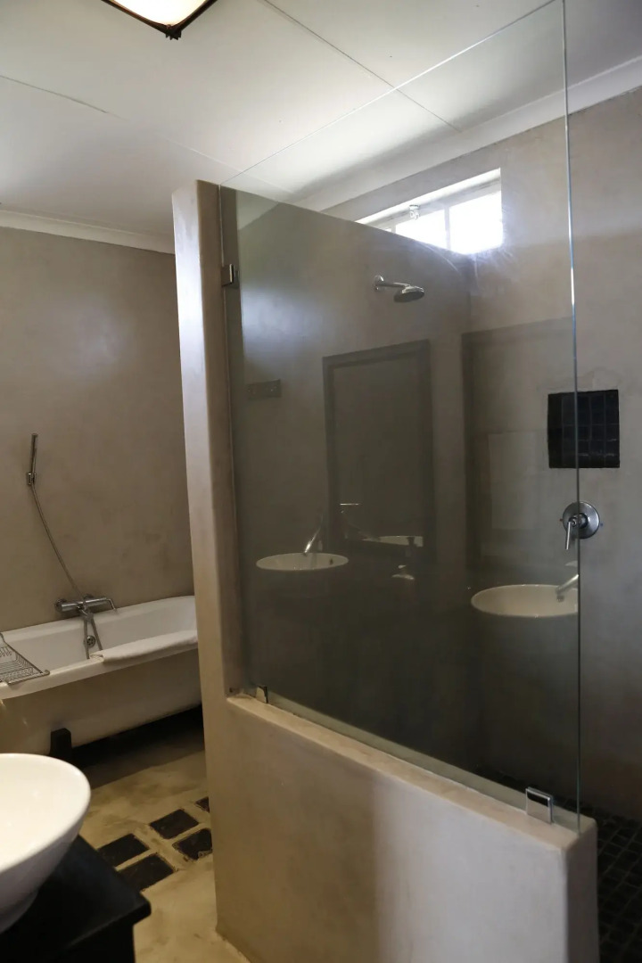 Sunset Lodge & Safaris