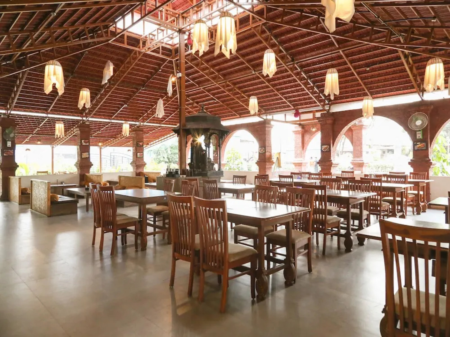 OYO 16138 Raj Palace