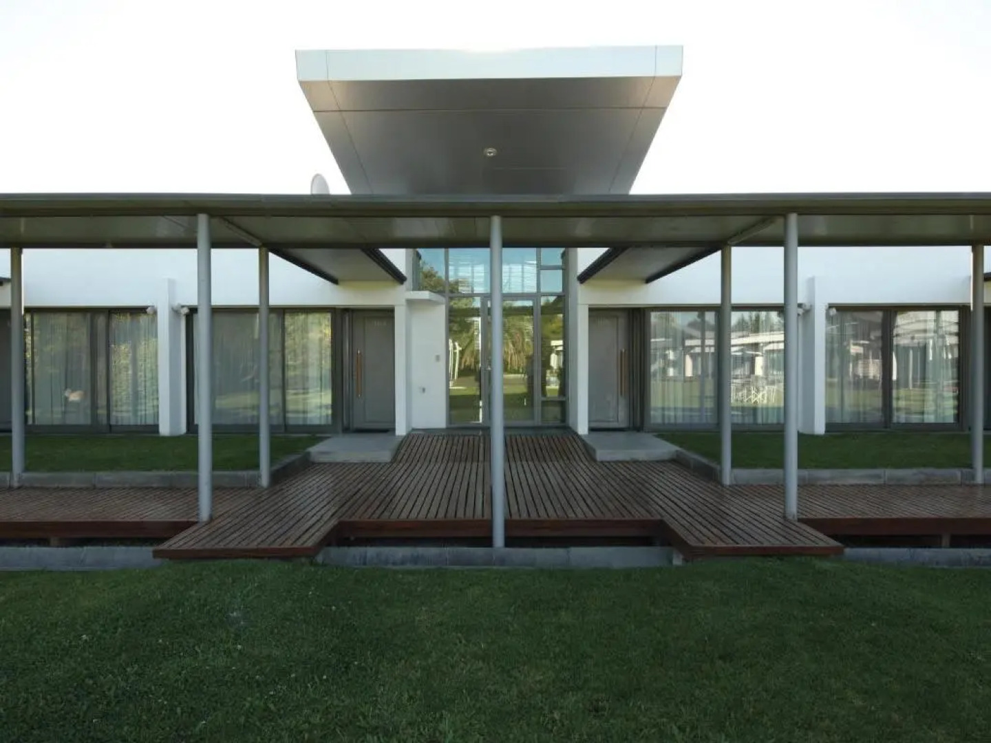 Camberland Resort & Suites Pilar