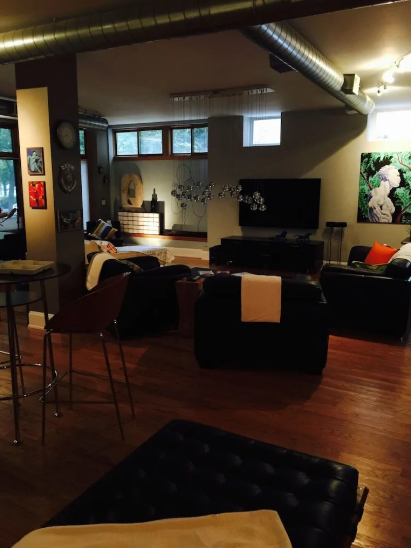 House 5863 - Chicago Bed and Breakfast