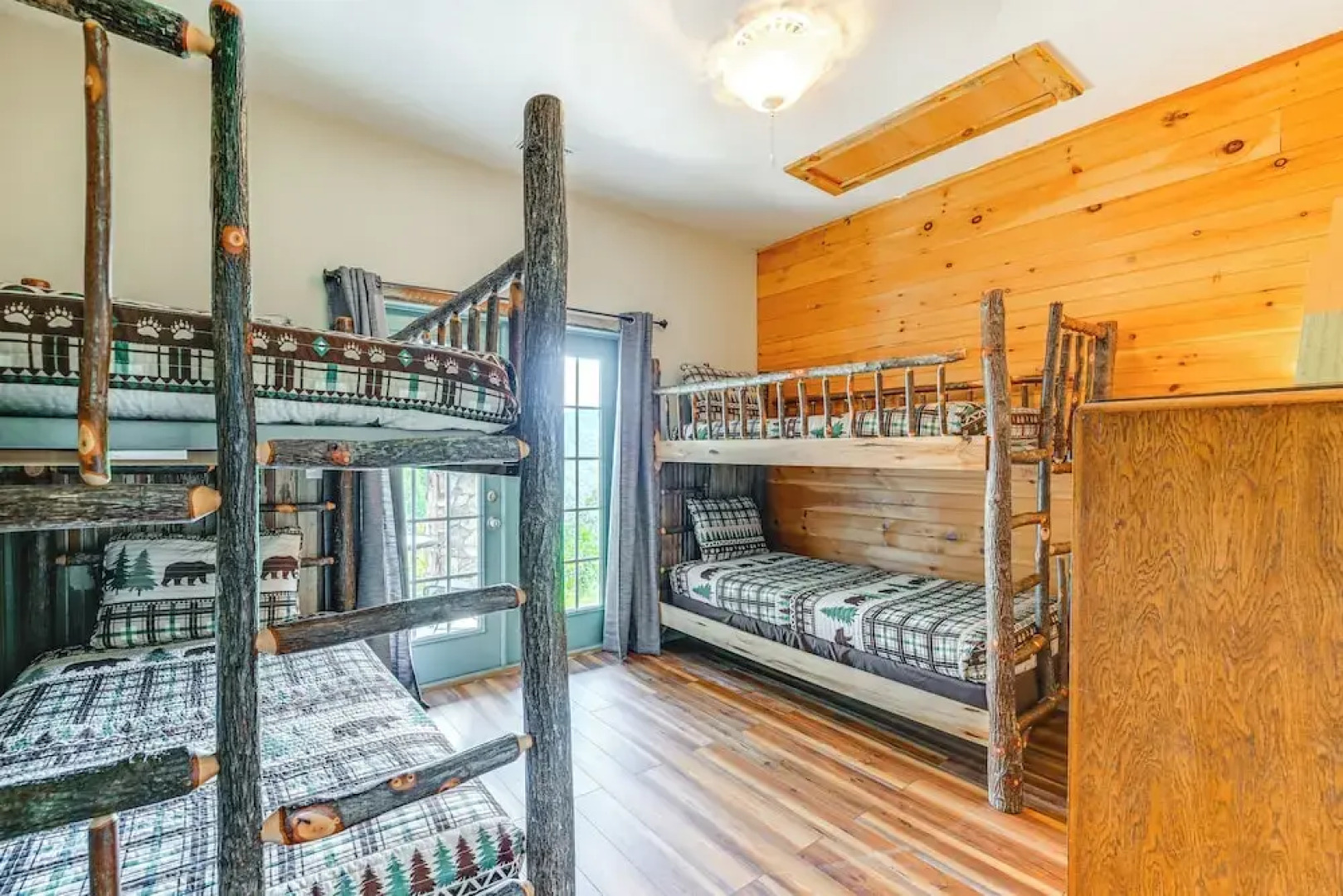 Bryson City Cabin: Hot Tub + Mtn View!