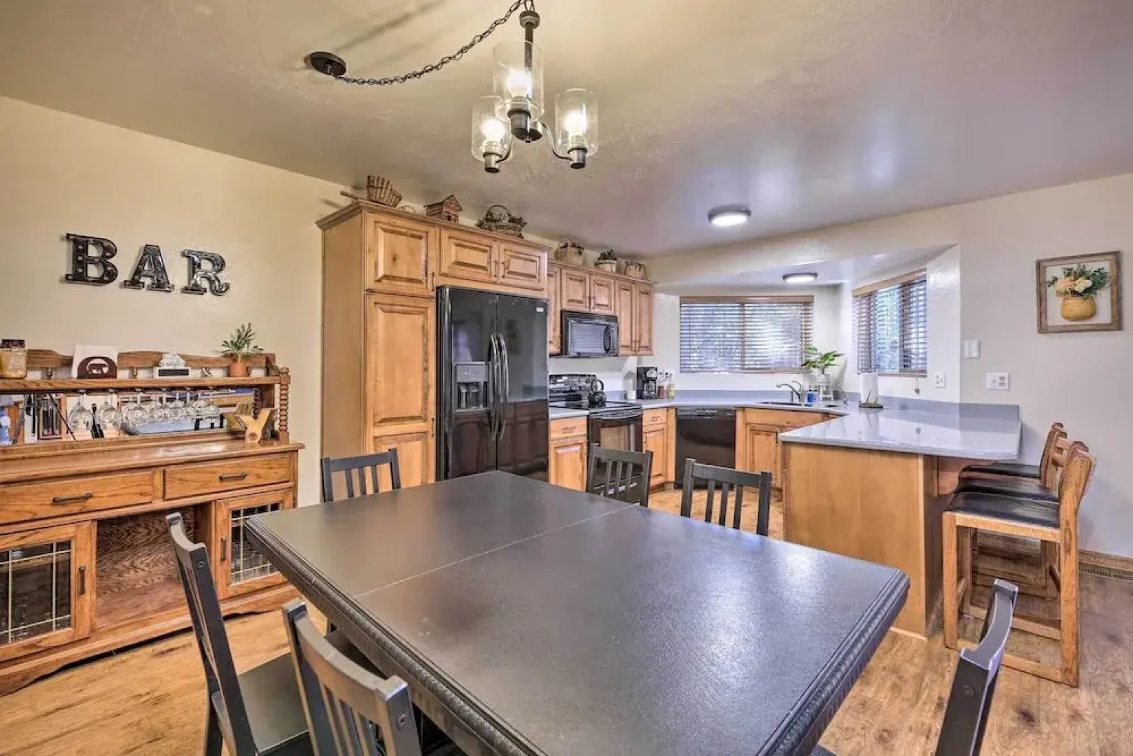 32 Mi to Sunrise Park: White Mountain Retreat