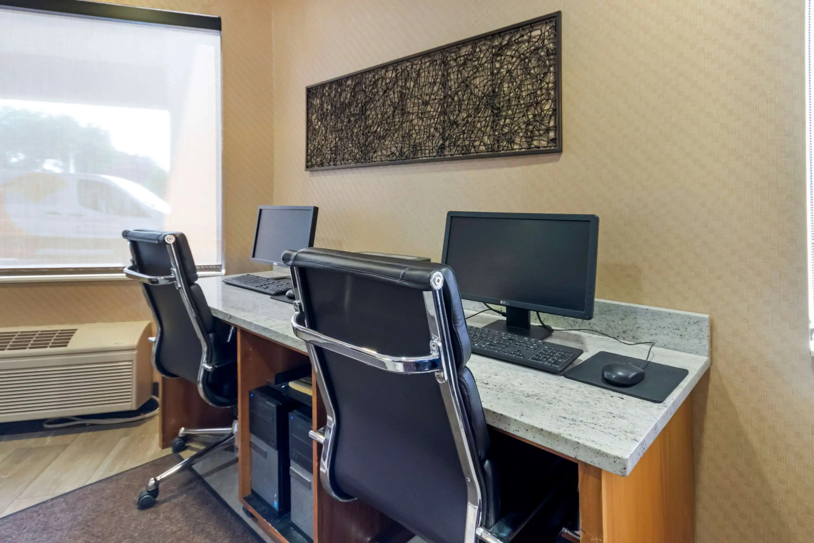 Comfort Inn & Suites Market - Airport