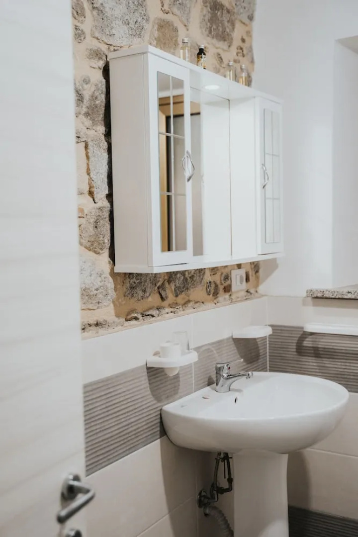 Remarkable 4-bed Apartment in Joppolo