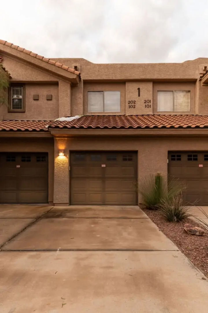 Sunset Sanctuary 3BR by Casago