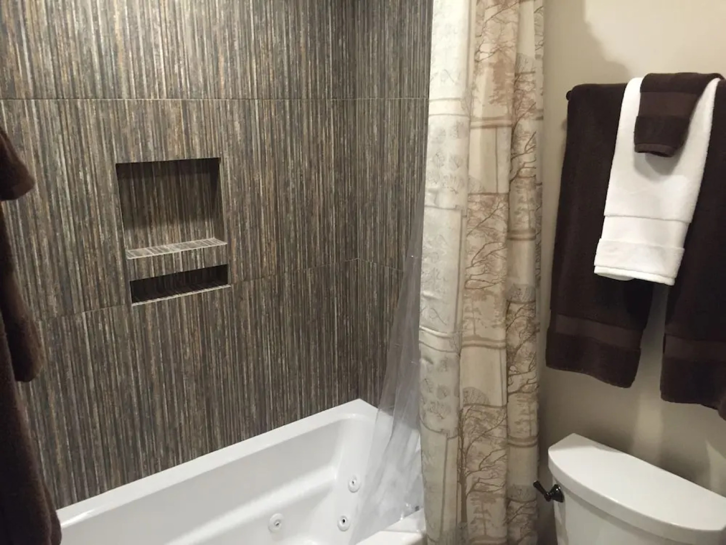 Royal Oak 111 2 Bedrooms 2 Bathrooms Condo