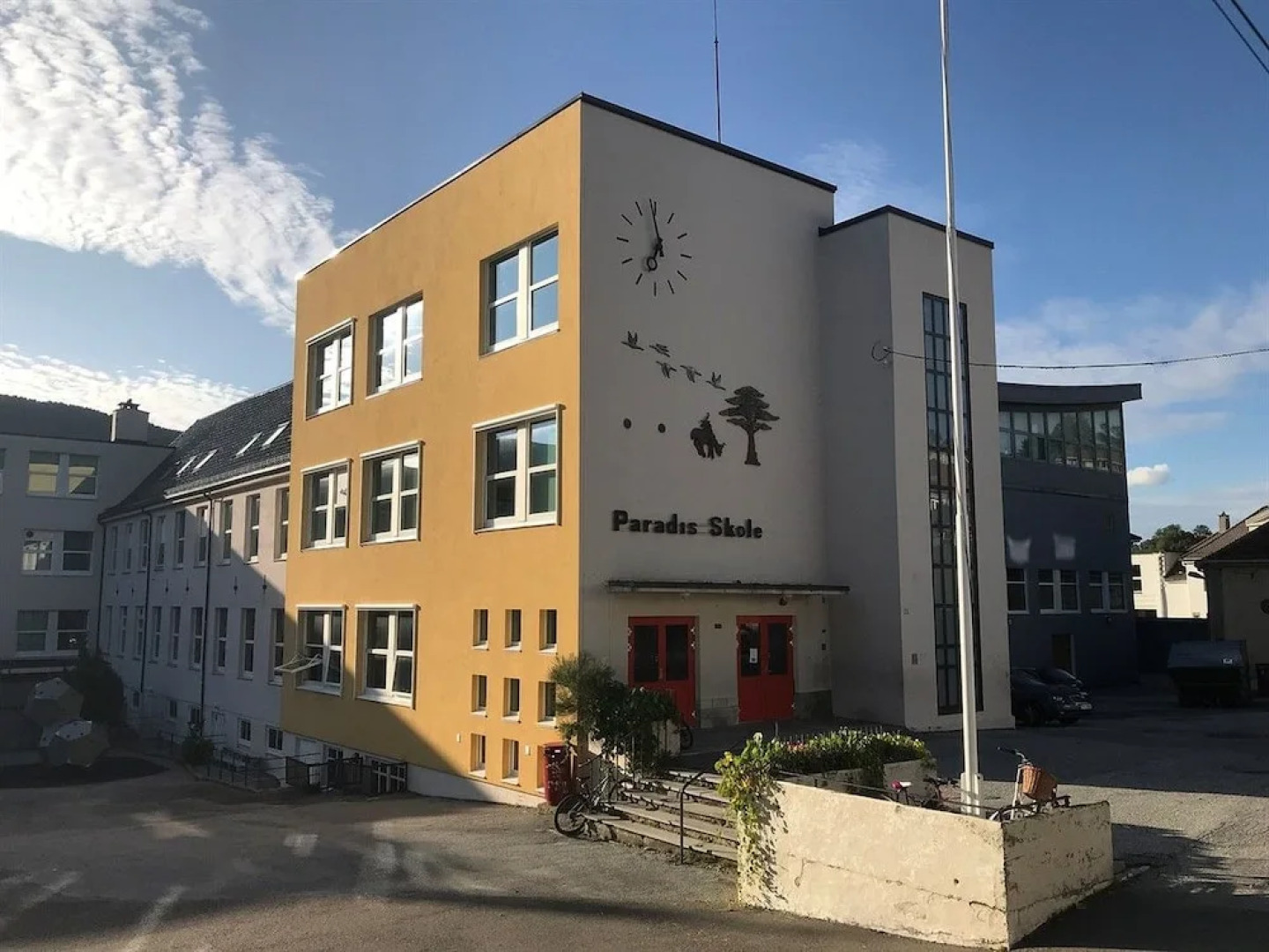 Stay.plus Budget Paradis