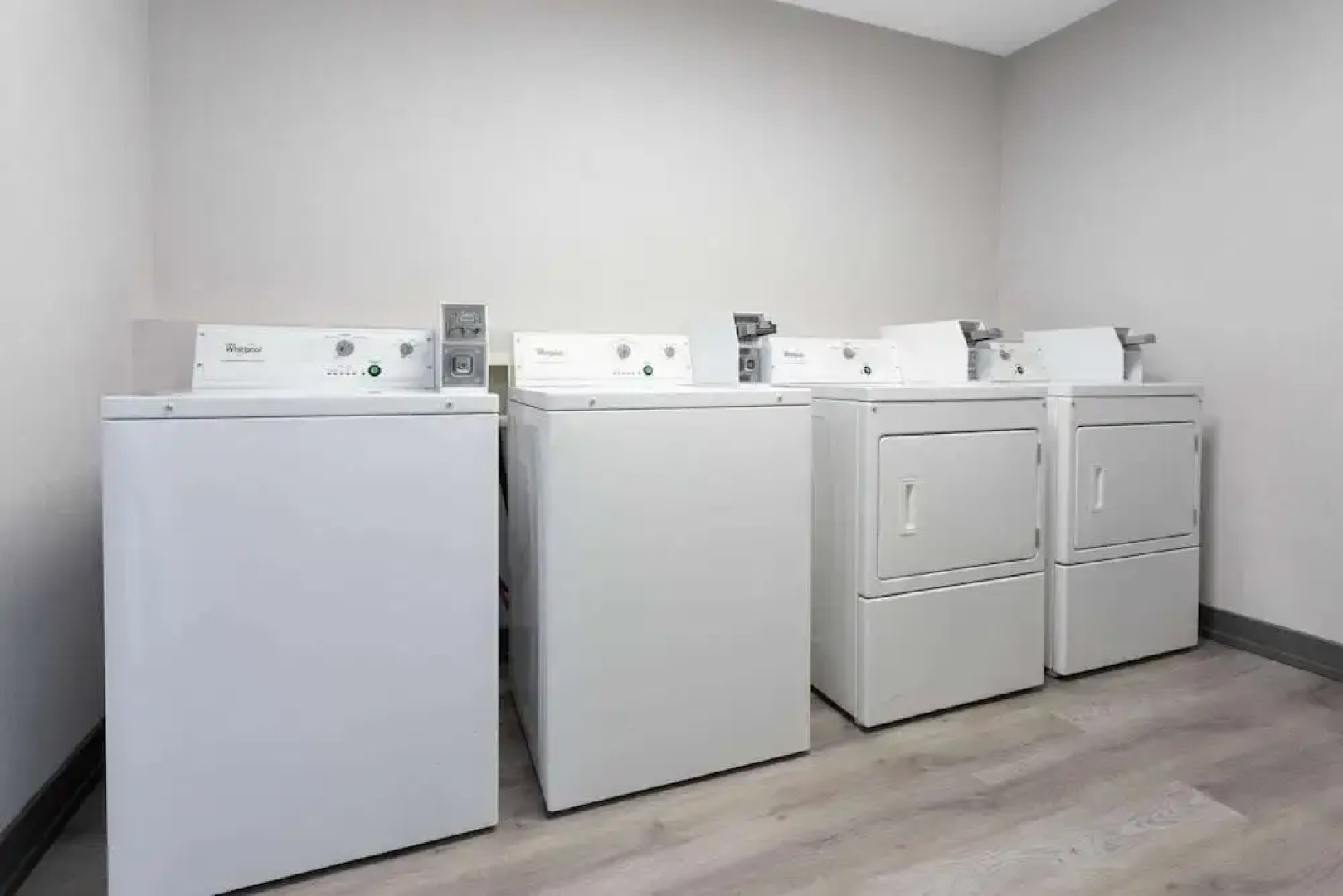 Di Resort Riverside Racine