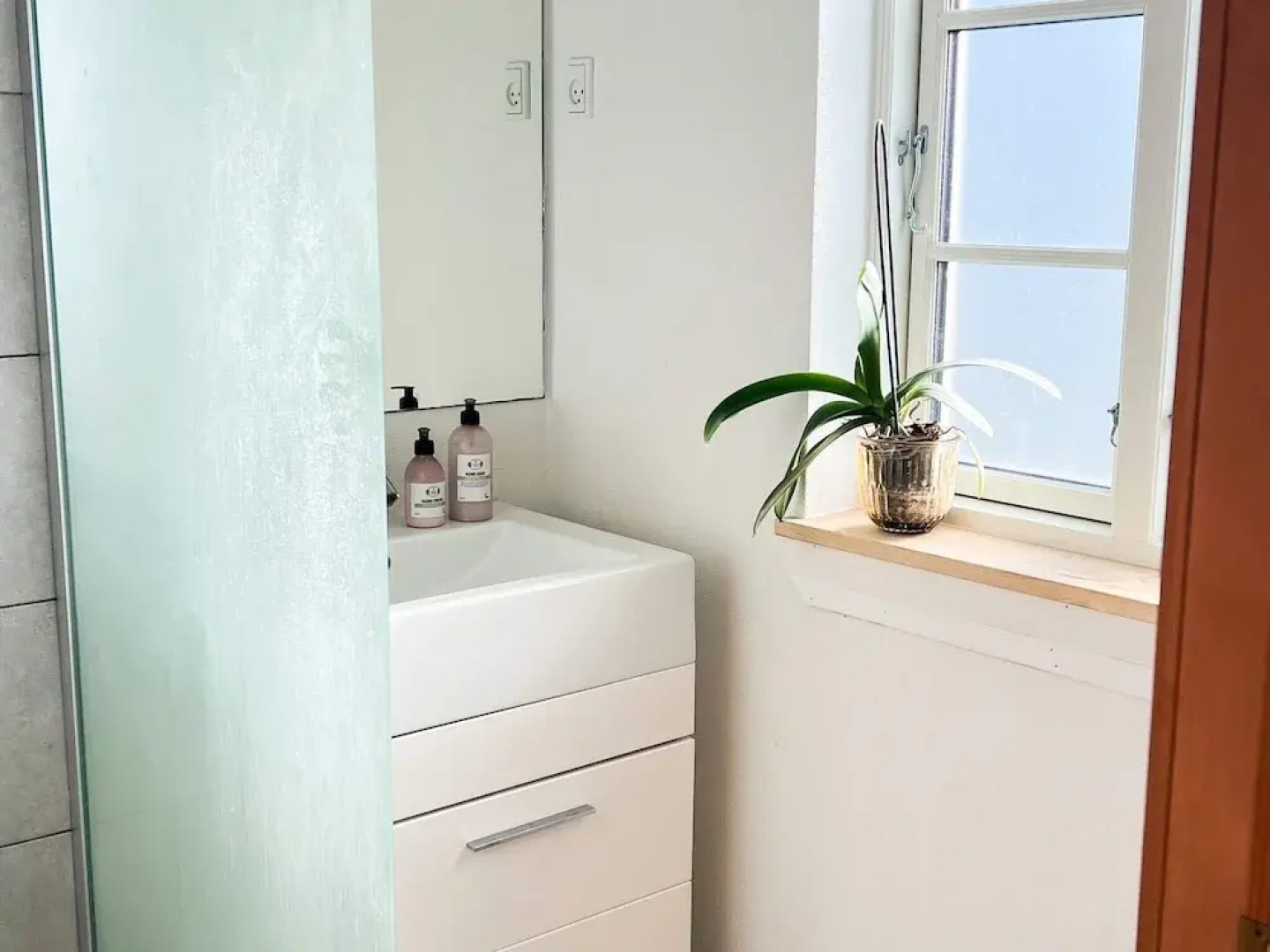 Cozy Summer House Near Ore Strand