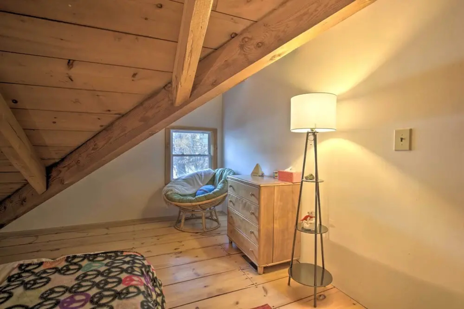 Cabin: Private Hot Tub, Walk to Pats Peak Ski Area