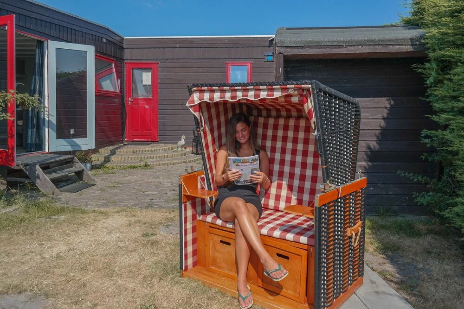 Chalet Gaby With Sauna, Private Dock, and Canoes at Lauwersmeer