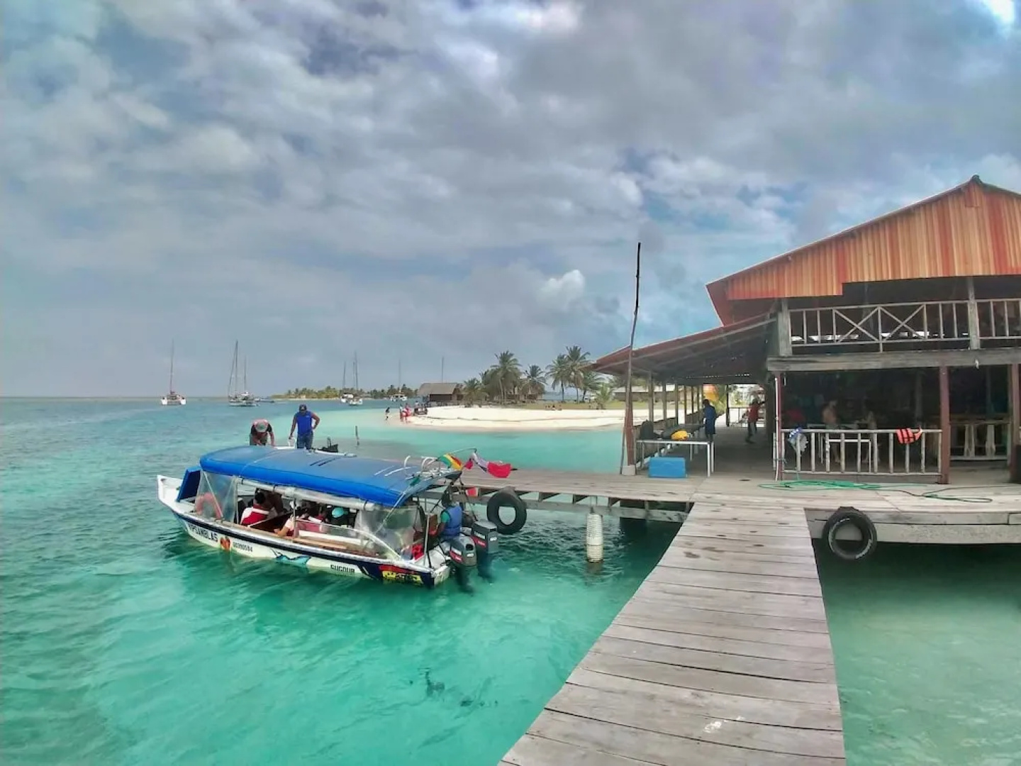 Private wood Cabins on San Blas island - private bathroom