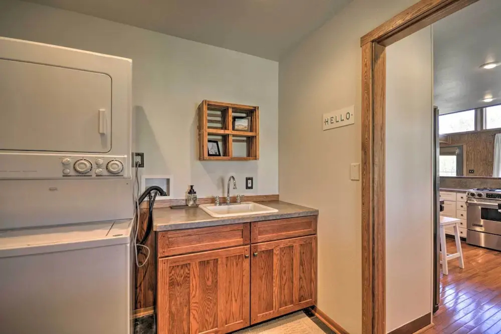 The Front Porch 20-acre Country Home w/ Mtn View