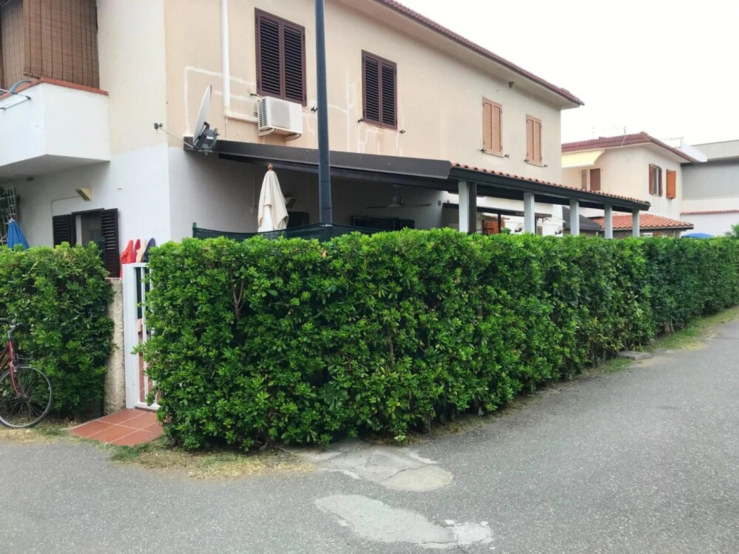 House With 2 Bedrooms in Villaggio del Golfo, With Wonderful sea View and Enclosed Garden - 100 m From the Beach