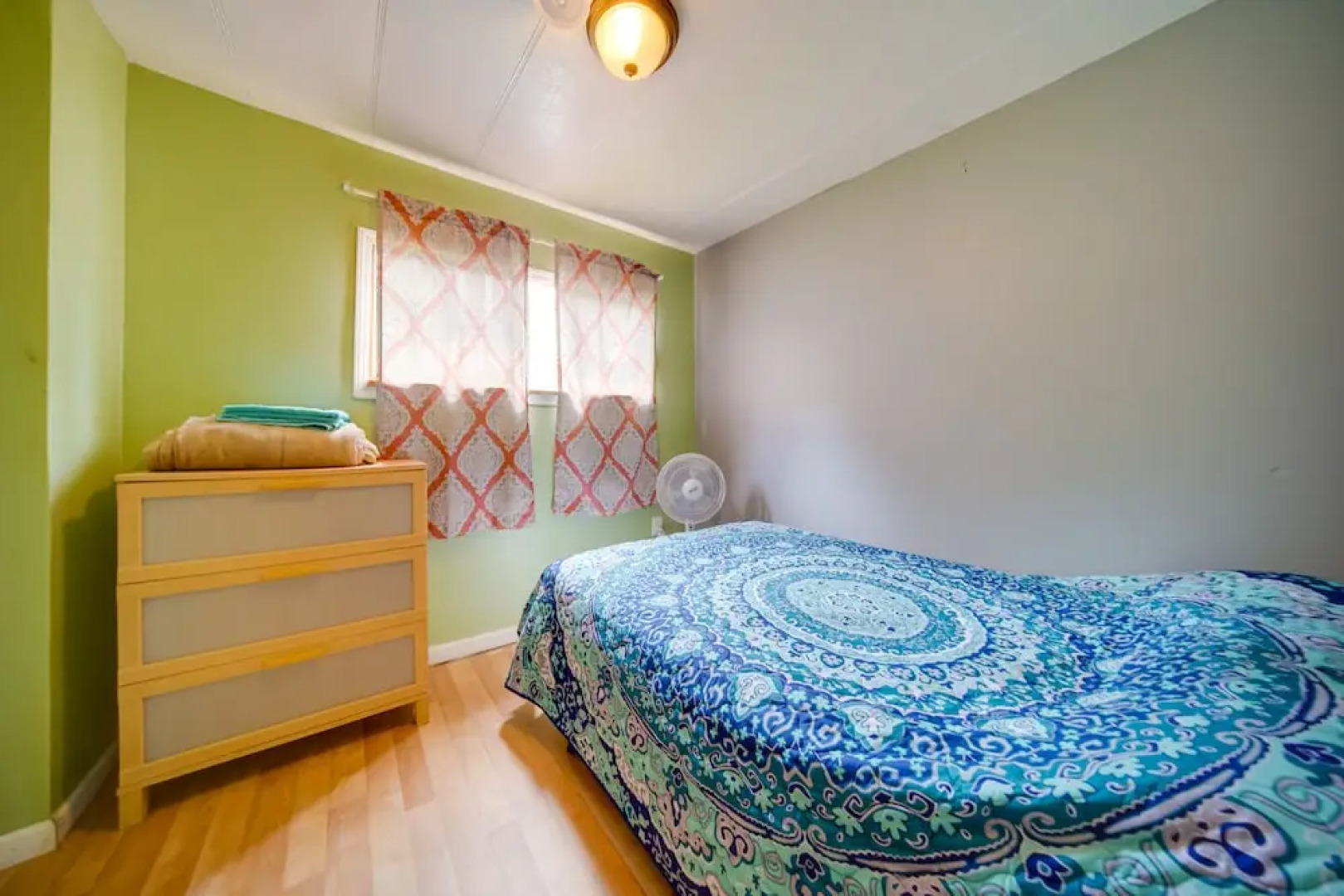 Cozy Geneva Home: Walk to Lake Erie & Main Strip!