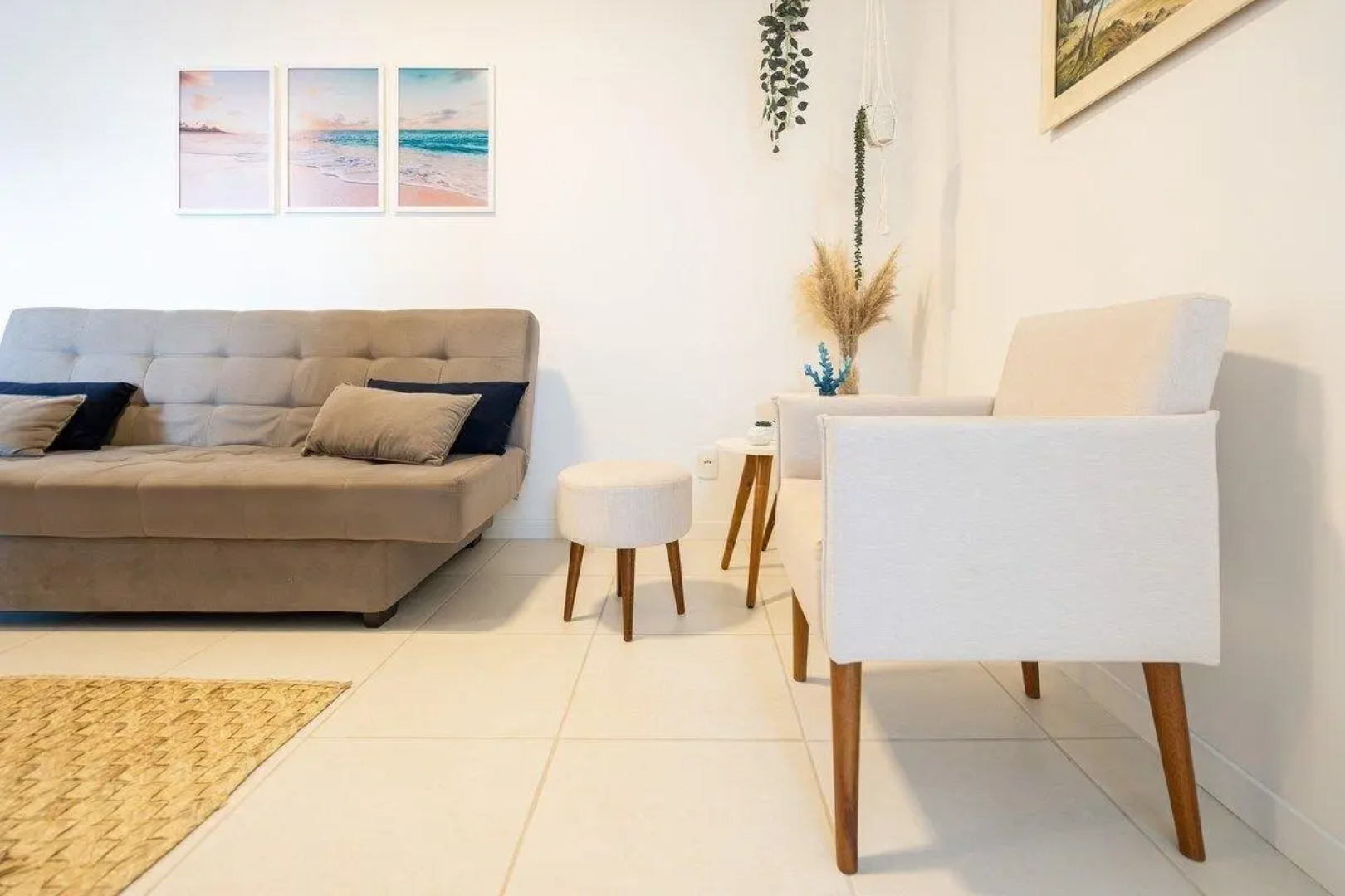 Apartamentos em Bal Piçarras 150 M DA PRAIA com SACADA, WI-FI, PISCINA, PORTARIA 24h, PLAYGROUND e vaga de GARAGEM