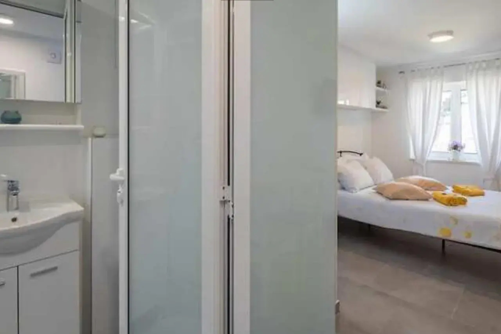 Split Center Suites