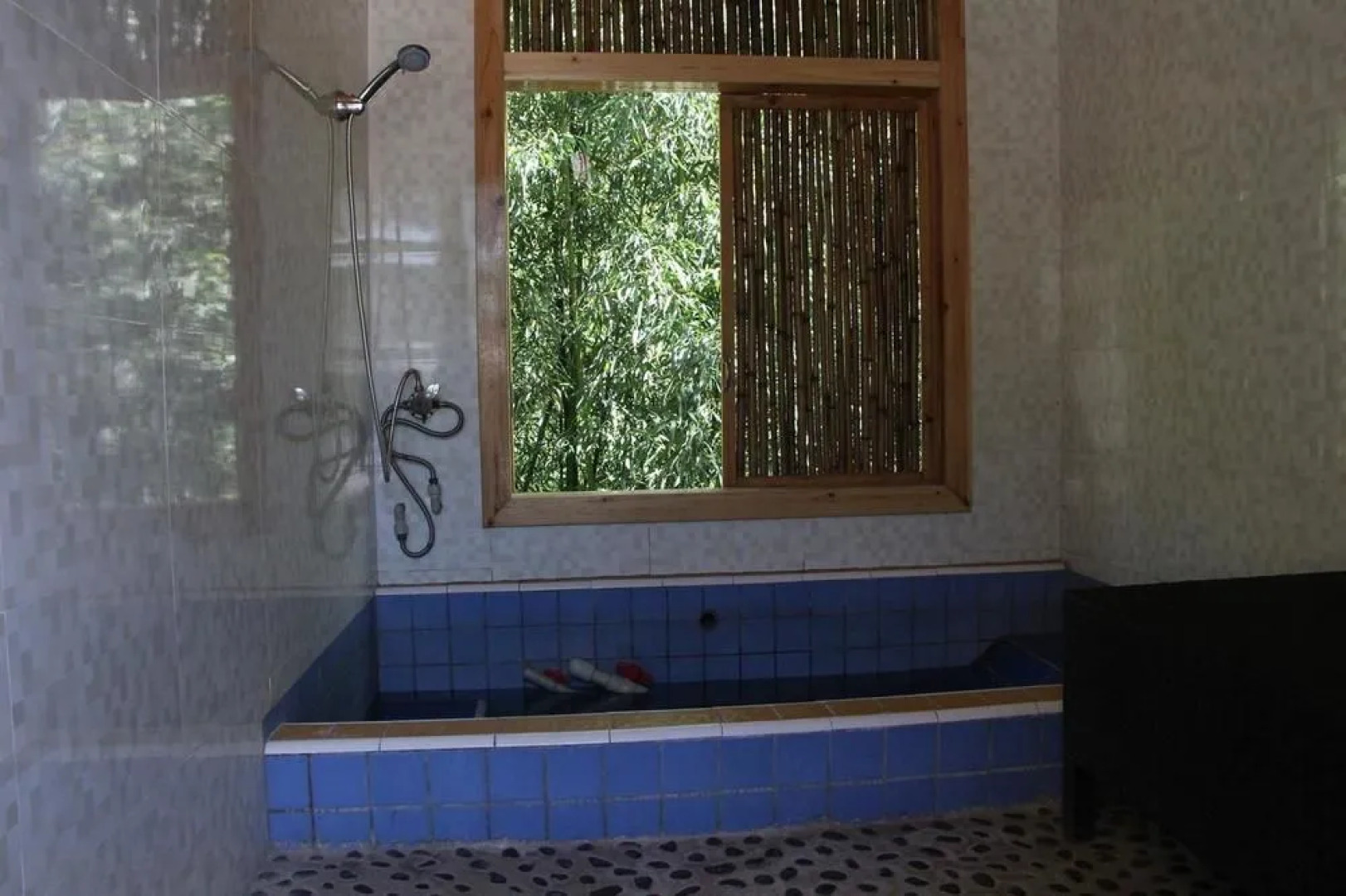 Hailuogou Yijiawenquan Hotel