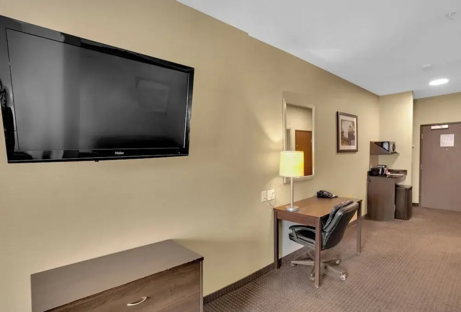 Duvernay Inn & Suites