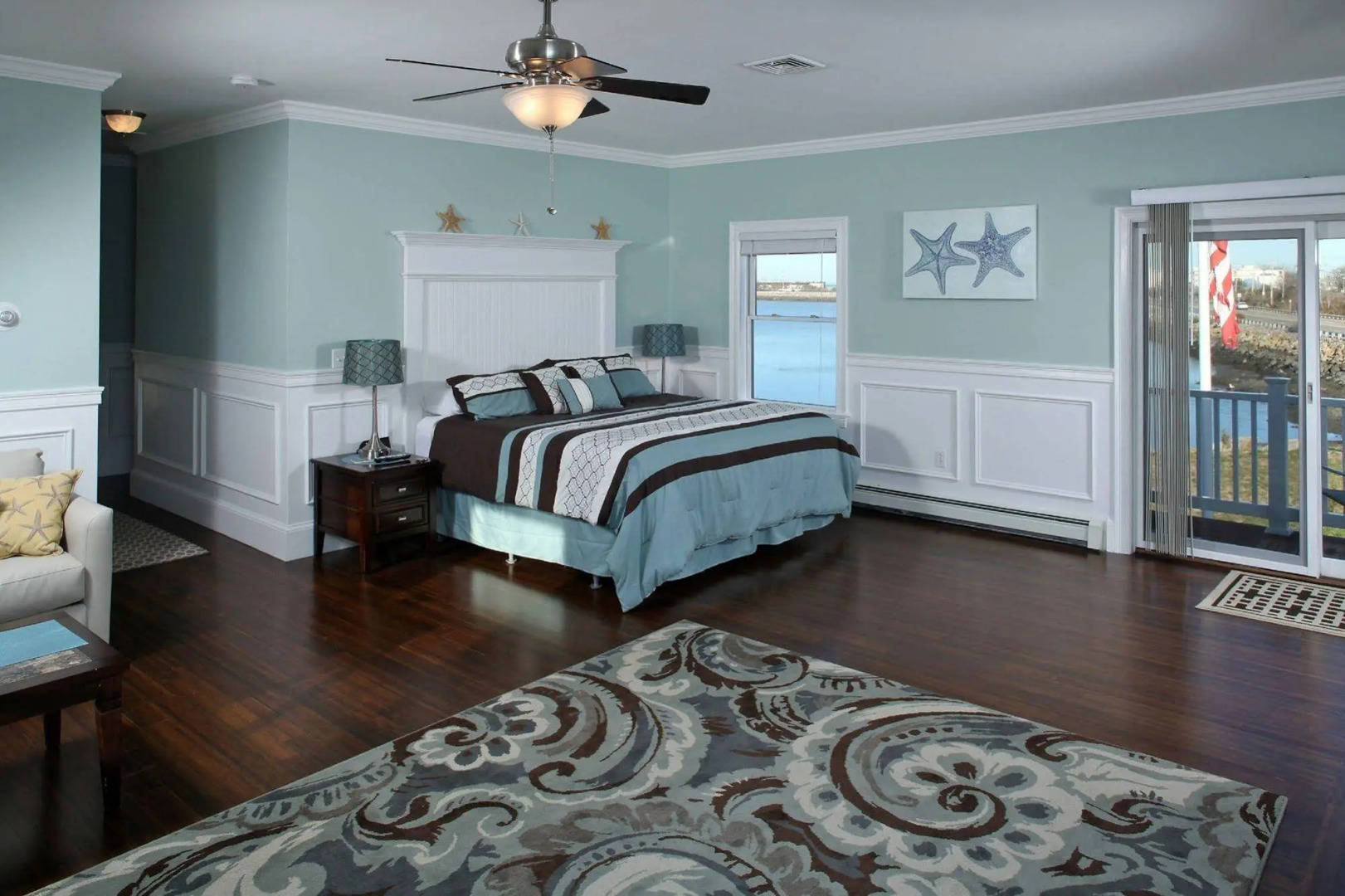 The Beacon Waterfront Inn