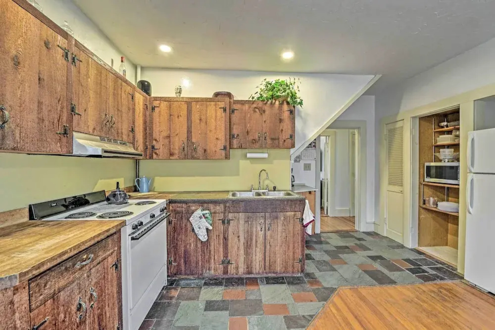 Apt on Vineyard Haven Near Nantucket Sound!