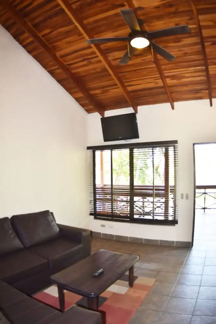 Casa Aura Beachfront Premium Hostel