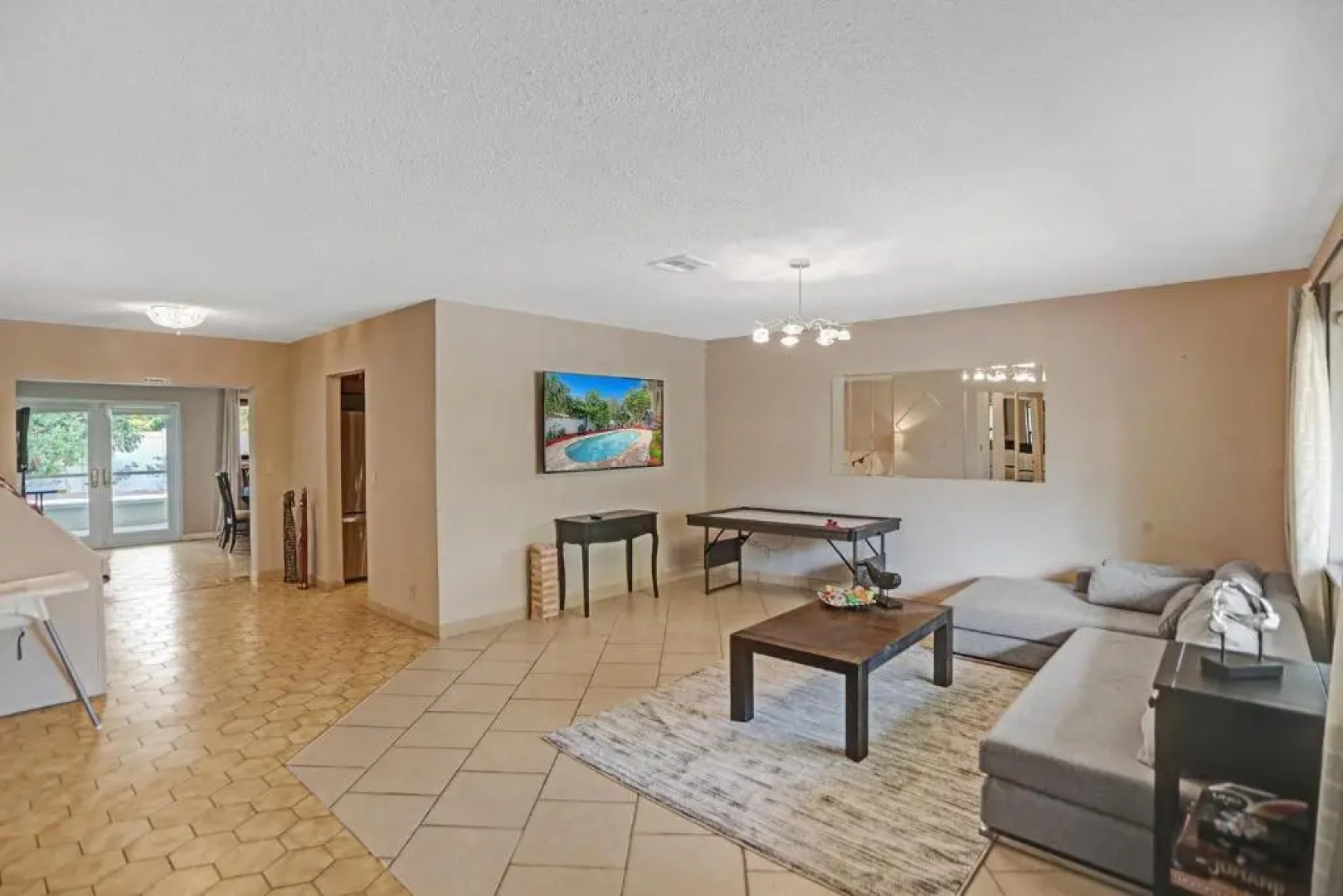 NEW Adorable Villa 7 min to Beach Trampoline