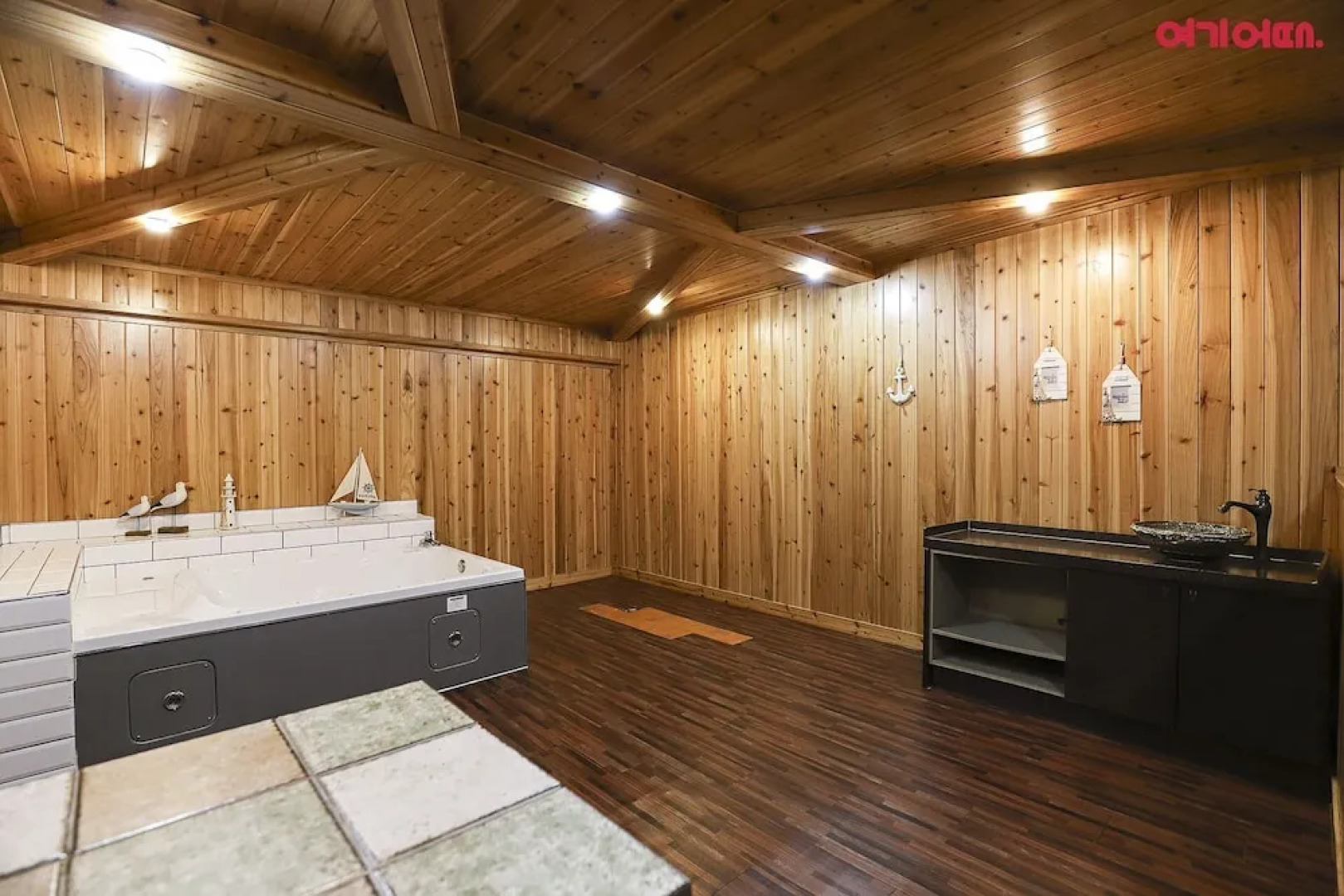 Tiffany Self Check-in Hotel