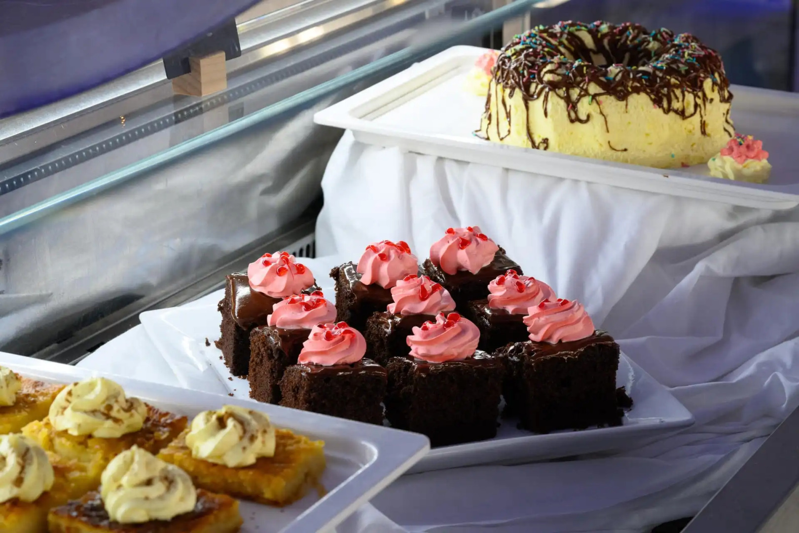 Ninos Grand Beach Hotel & Resort