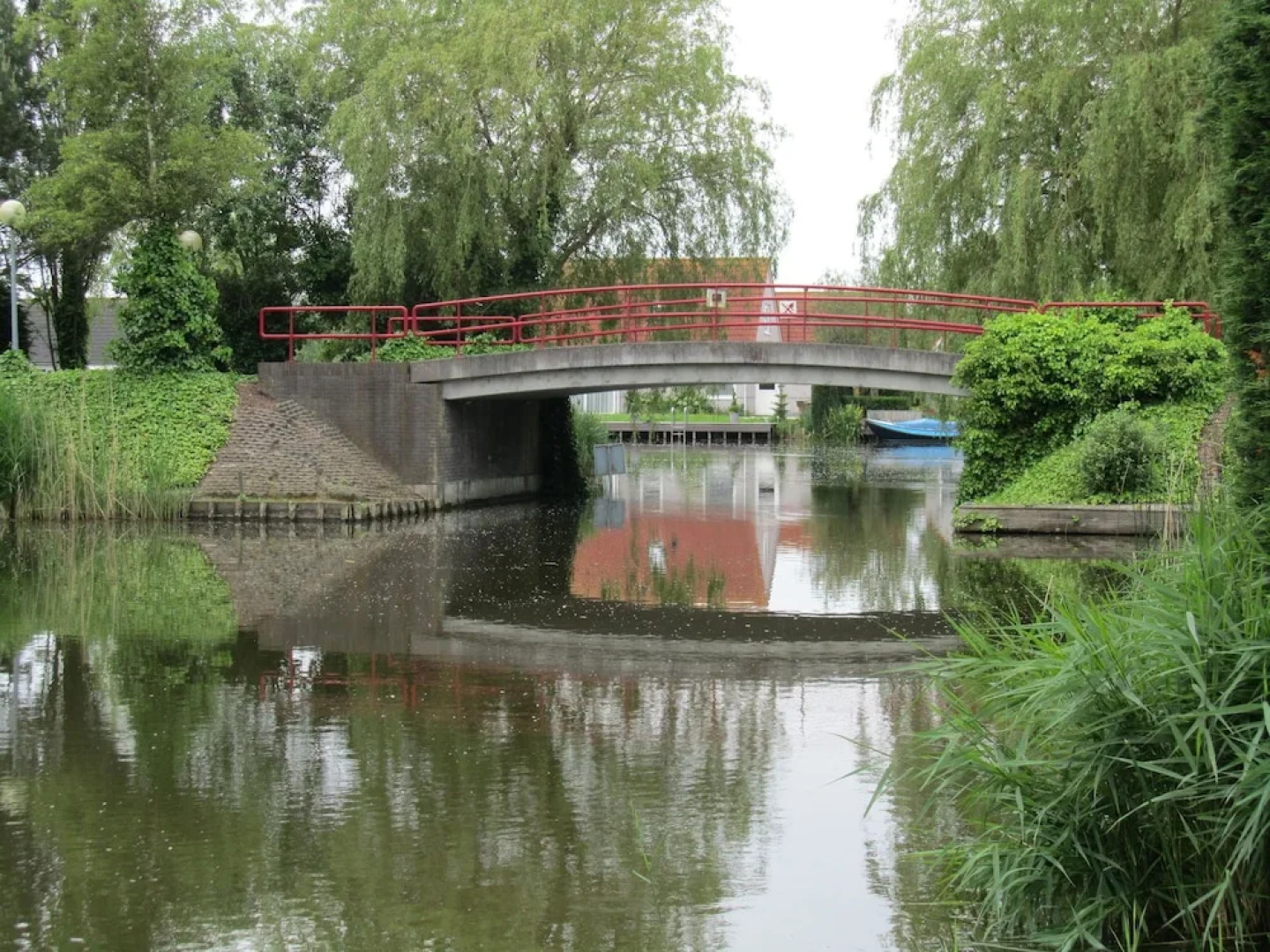 Tidy Bungalow With Dishwasher, Close to the Water