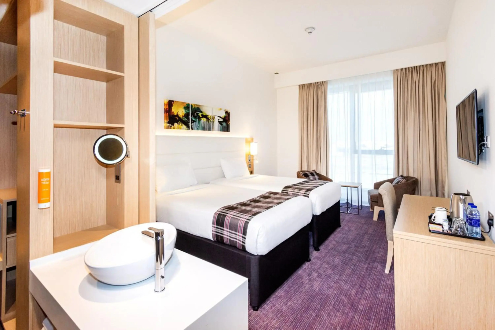 Отель Premier Inn Dubai Dragon Mart