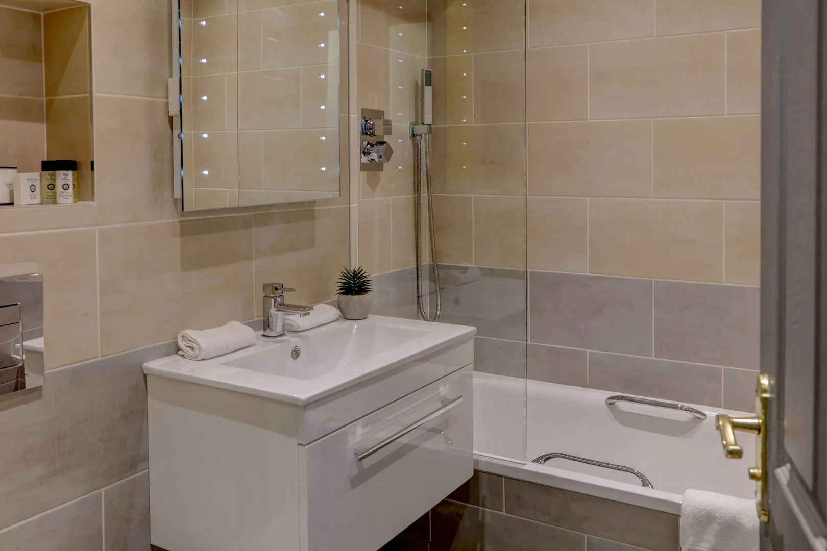 Stonecross Manor Hotel