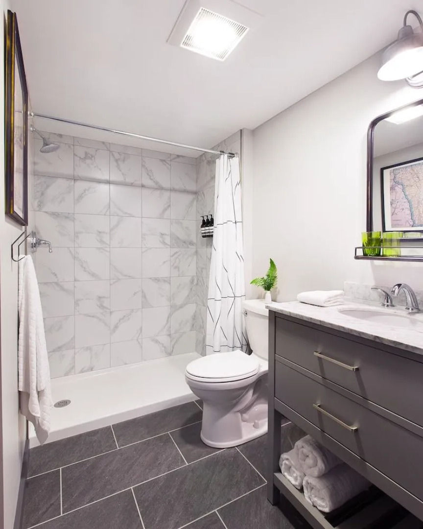 Main and Mountain Bar & Motel