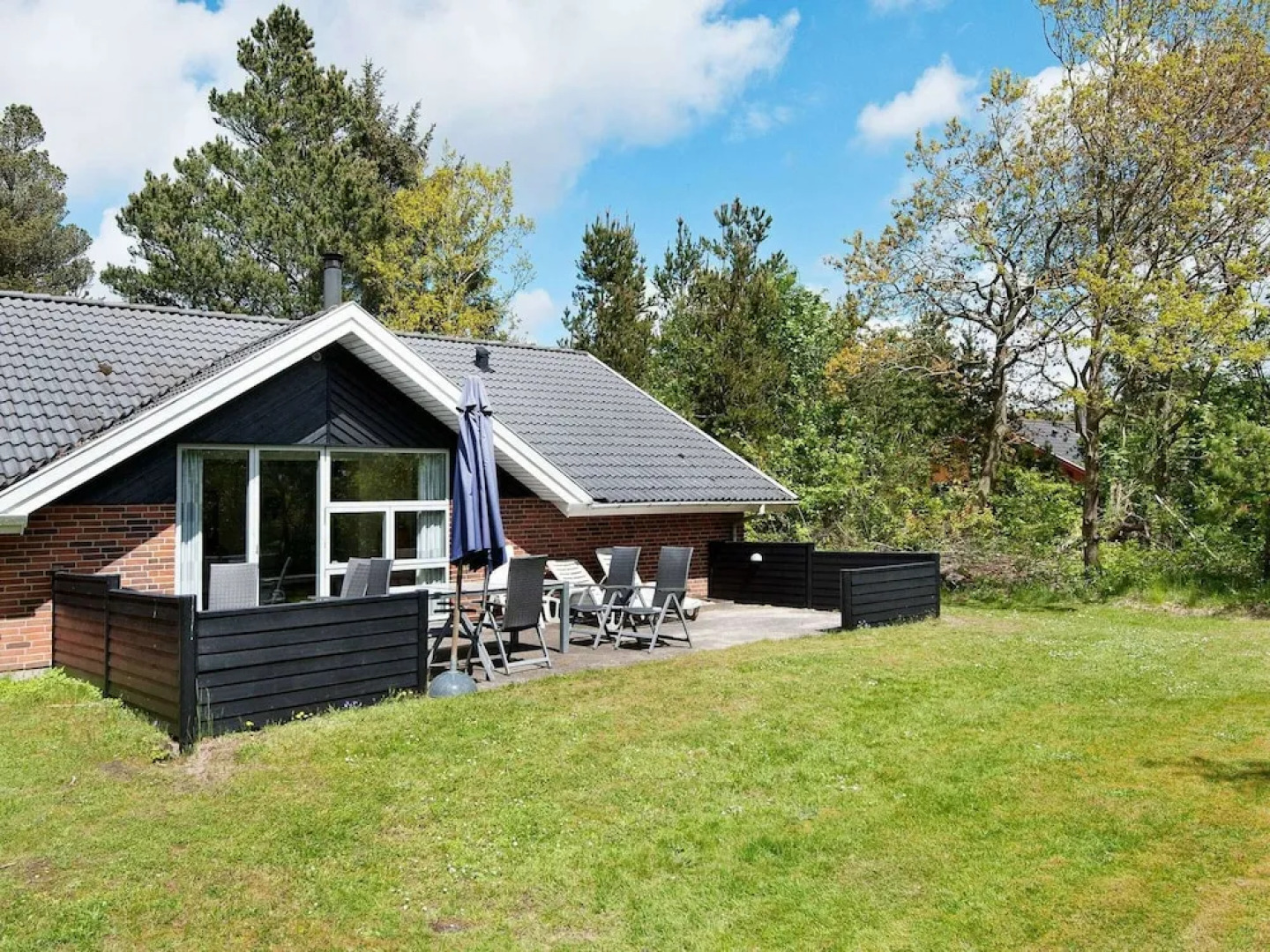 10 Person Holiday Home in Henne