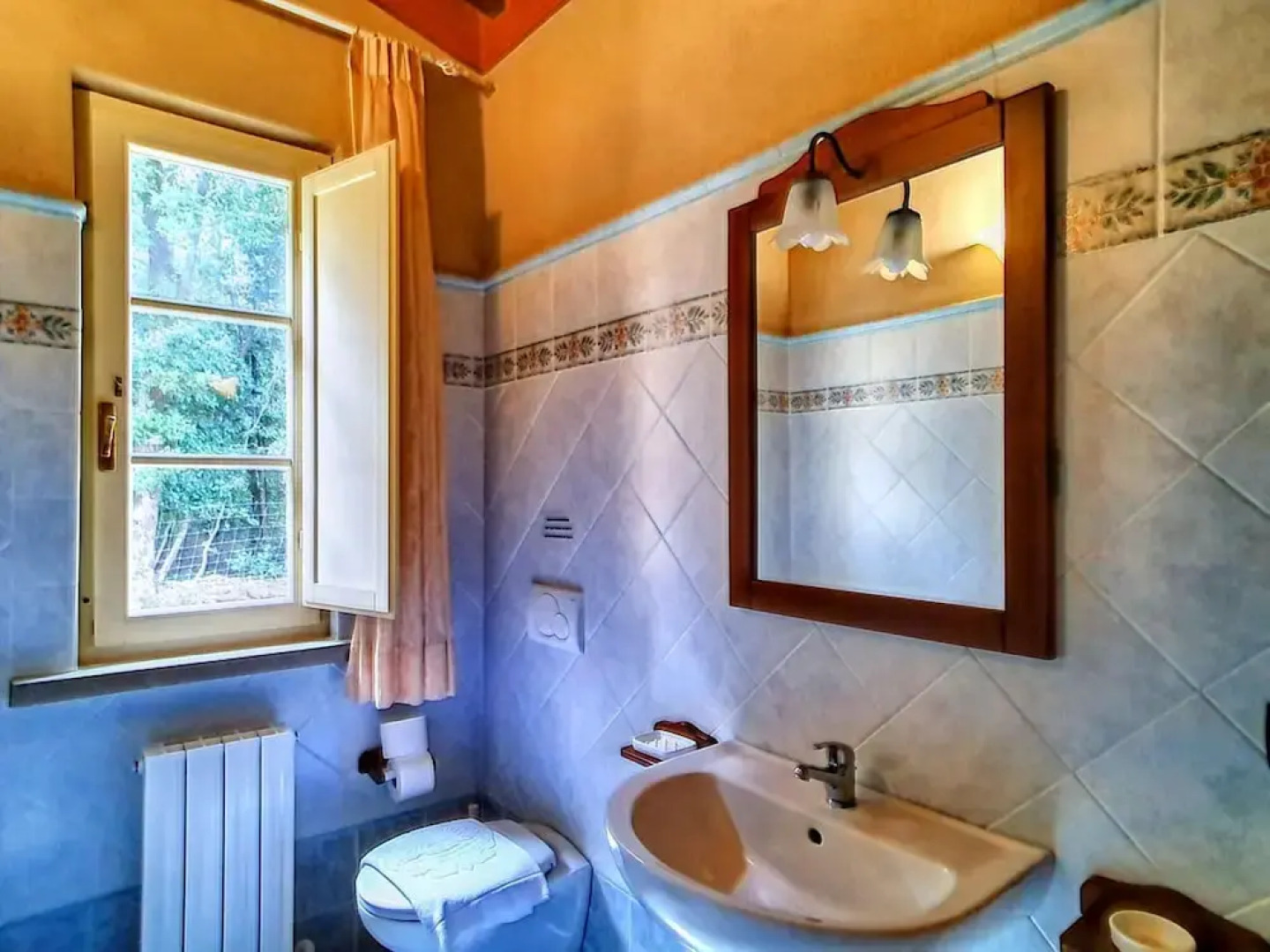 Spacious Apartment With Bubble Bath