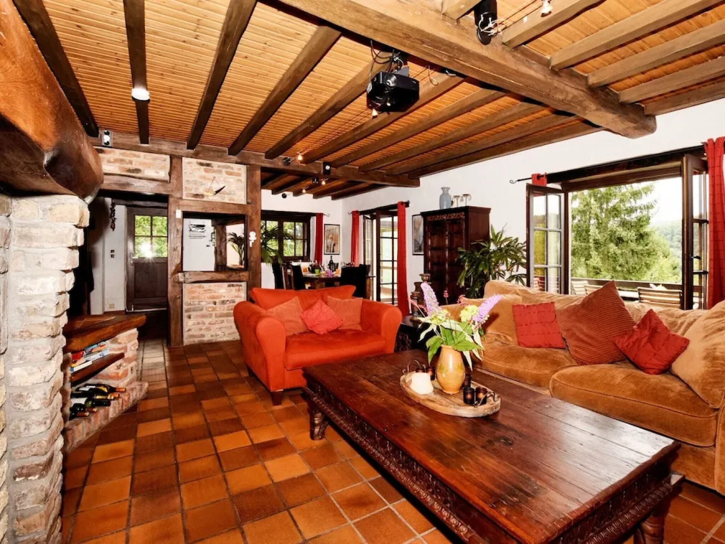 Beautiful, Authentic Villa With Private Pool, Sauna, Pool bar and Large Garden