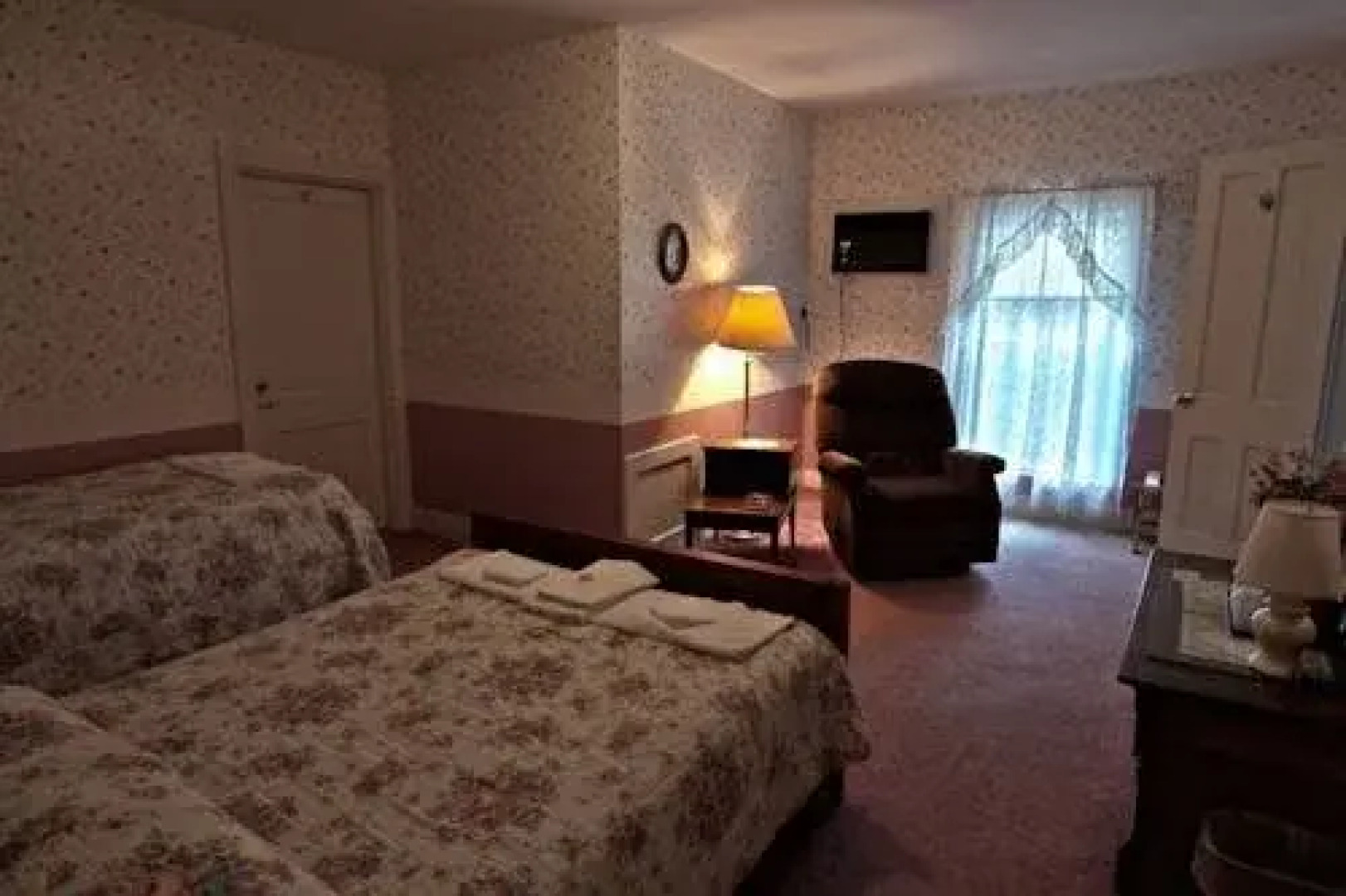 Riverside: The Inn at Cambridge Springs