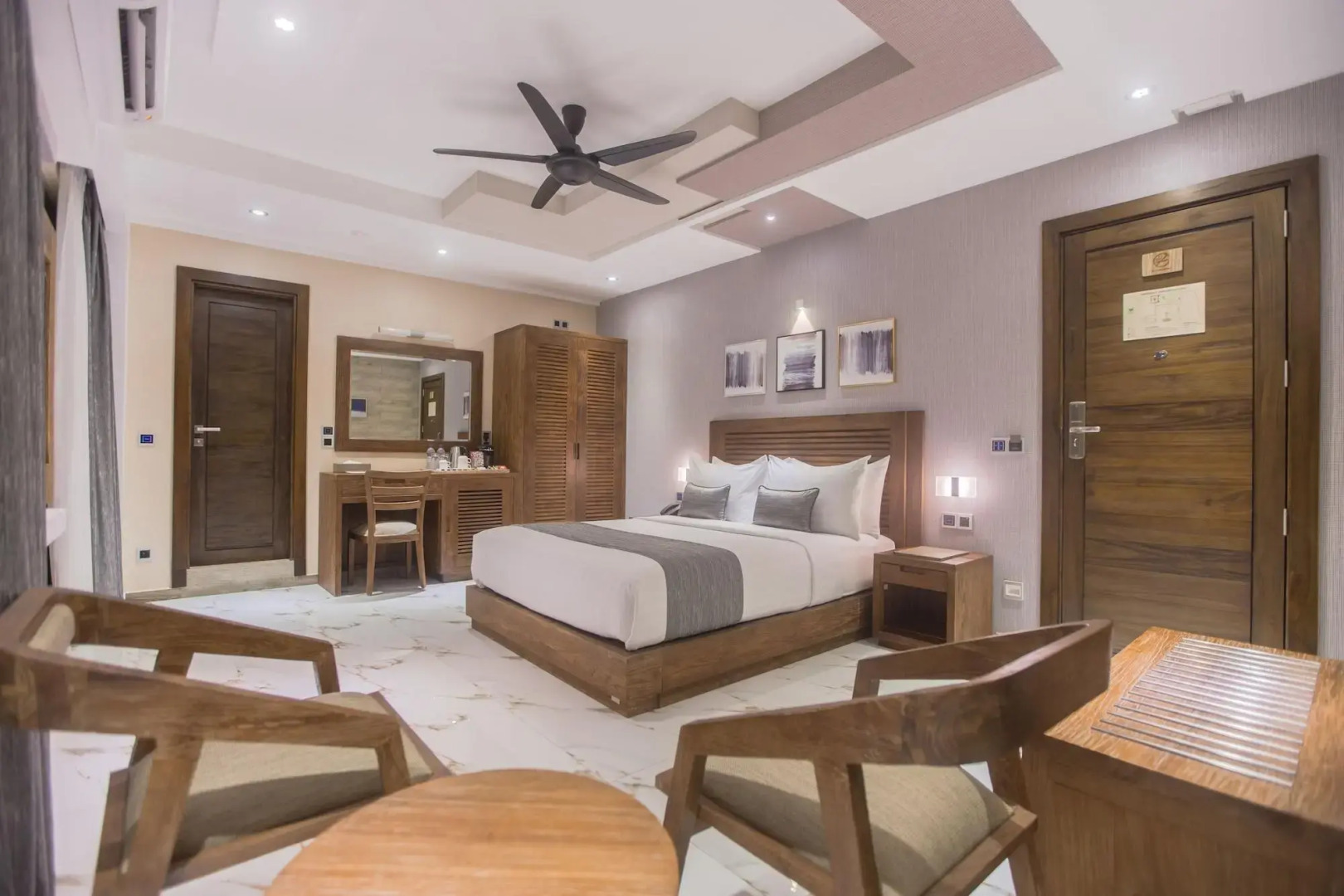 Отель Samann Grand