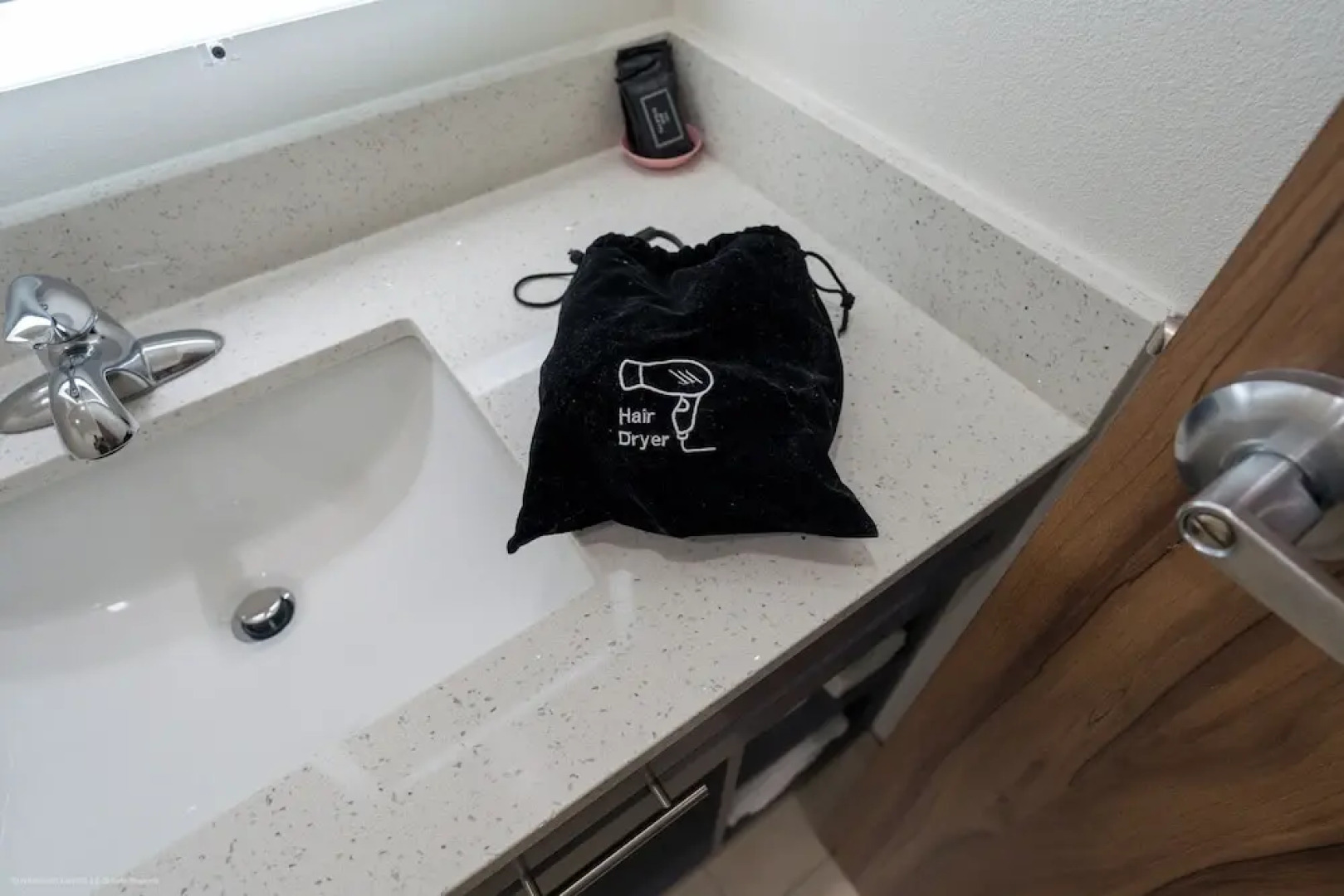 Texas Bungalows Hotel & Hotel Que at  i35 Austin Pflugerville