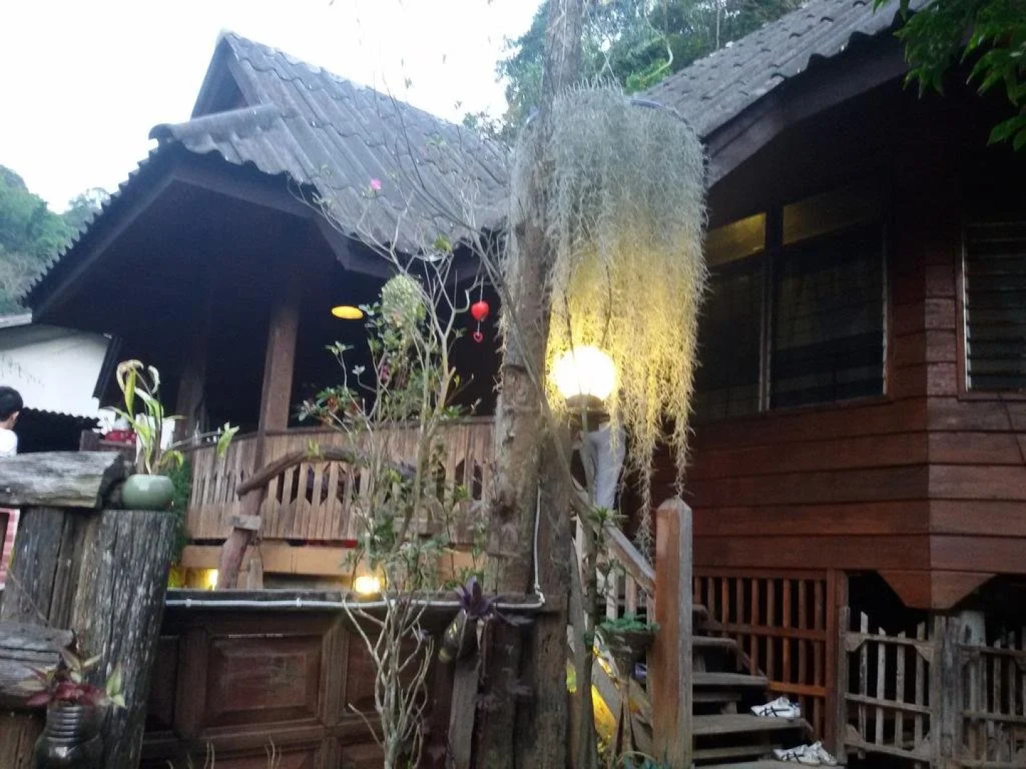 清迈湄康蓬胡安伯格哈格酒店(Maekampong Huean Bog Hug Chiangmai)