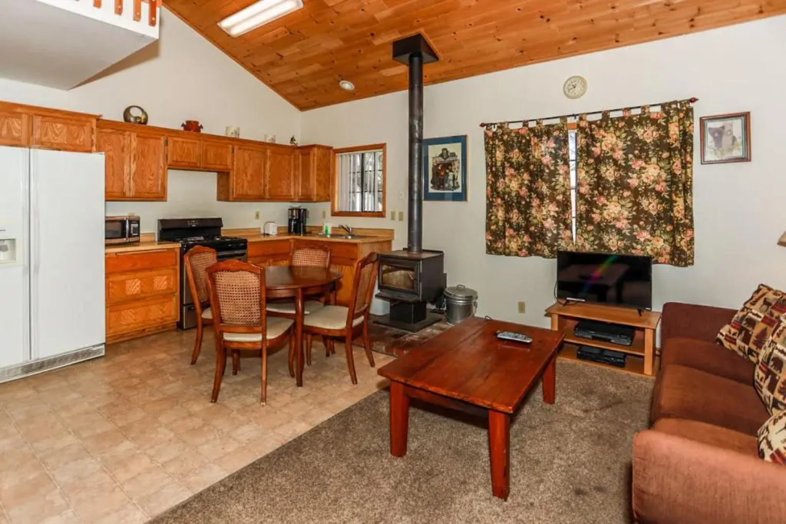 Cozy Hollow - 1890 by Big Bear Vacations