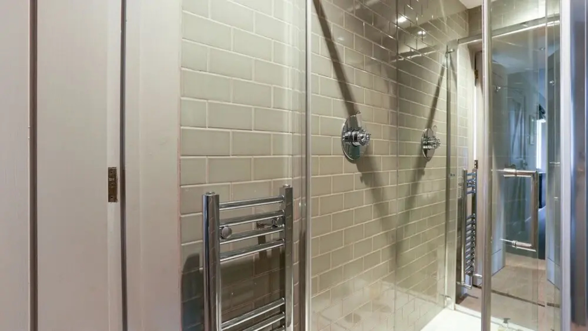 Pair of Secluded Rural Cottages near Oxford