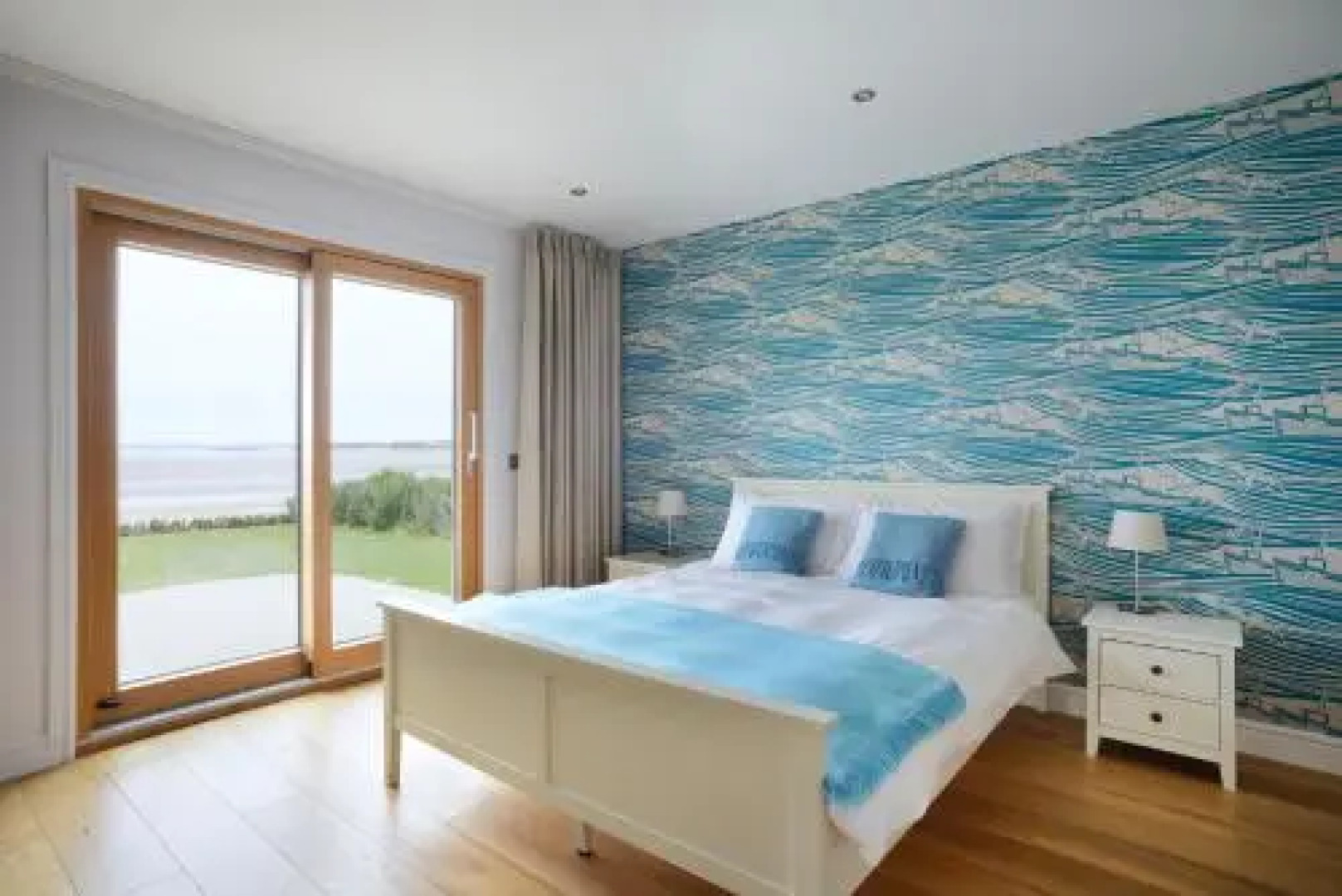 Airds Bay Luxury Beach House